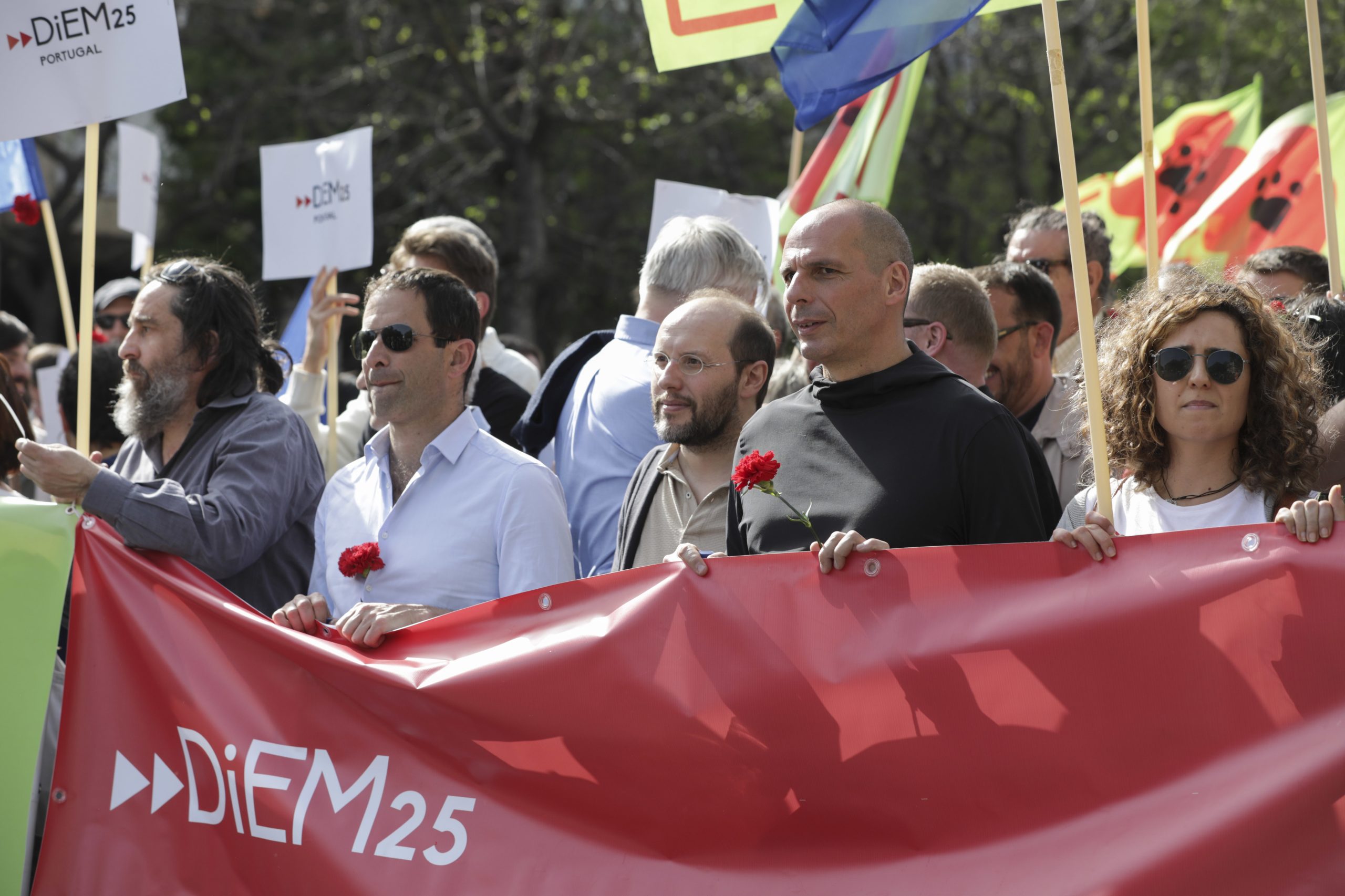 25 de Abril: Livre cede lugares a IL e Volt Portugal para desfile