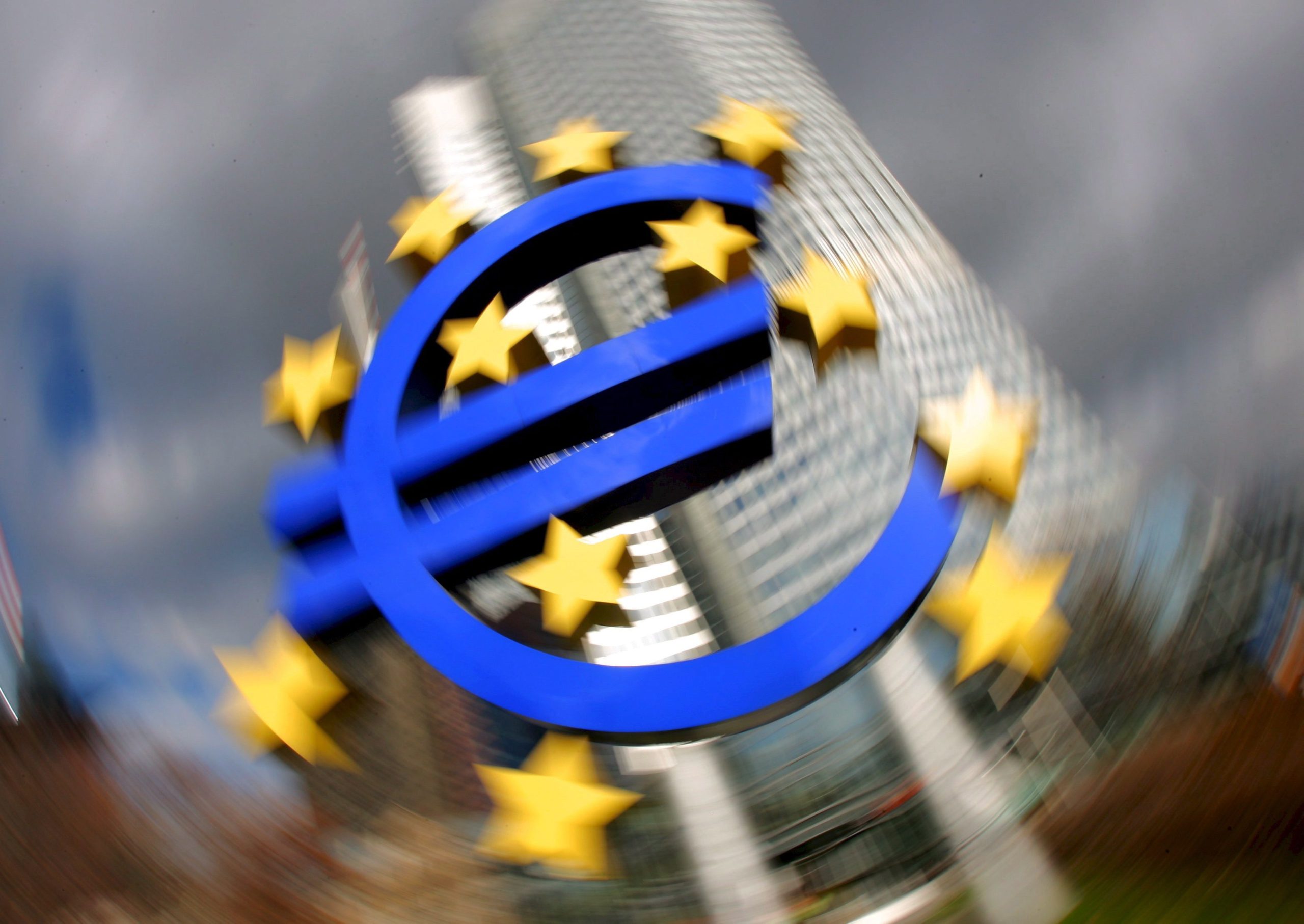 Taxa de inflação da zona euro com forte abrandamento em março para 6,9%