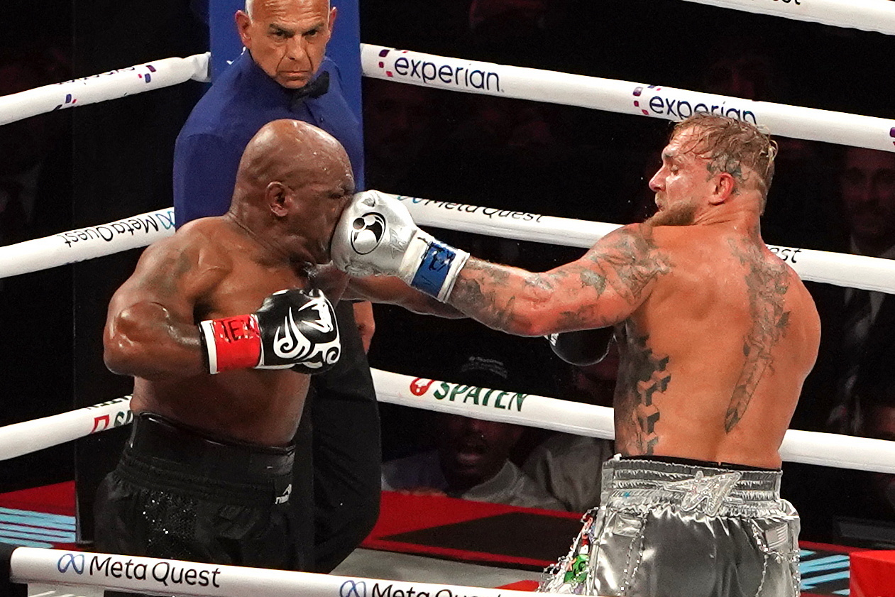 Mike Tyson derrotado por Jake Paul em decisão unânime. As imagens do combate do ano