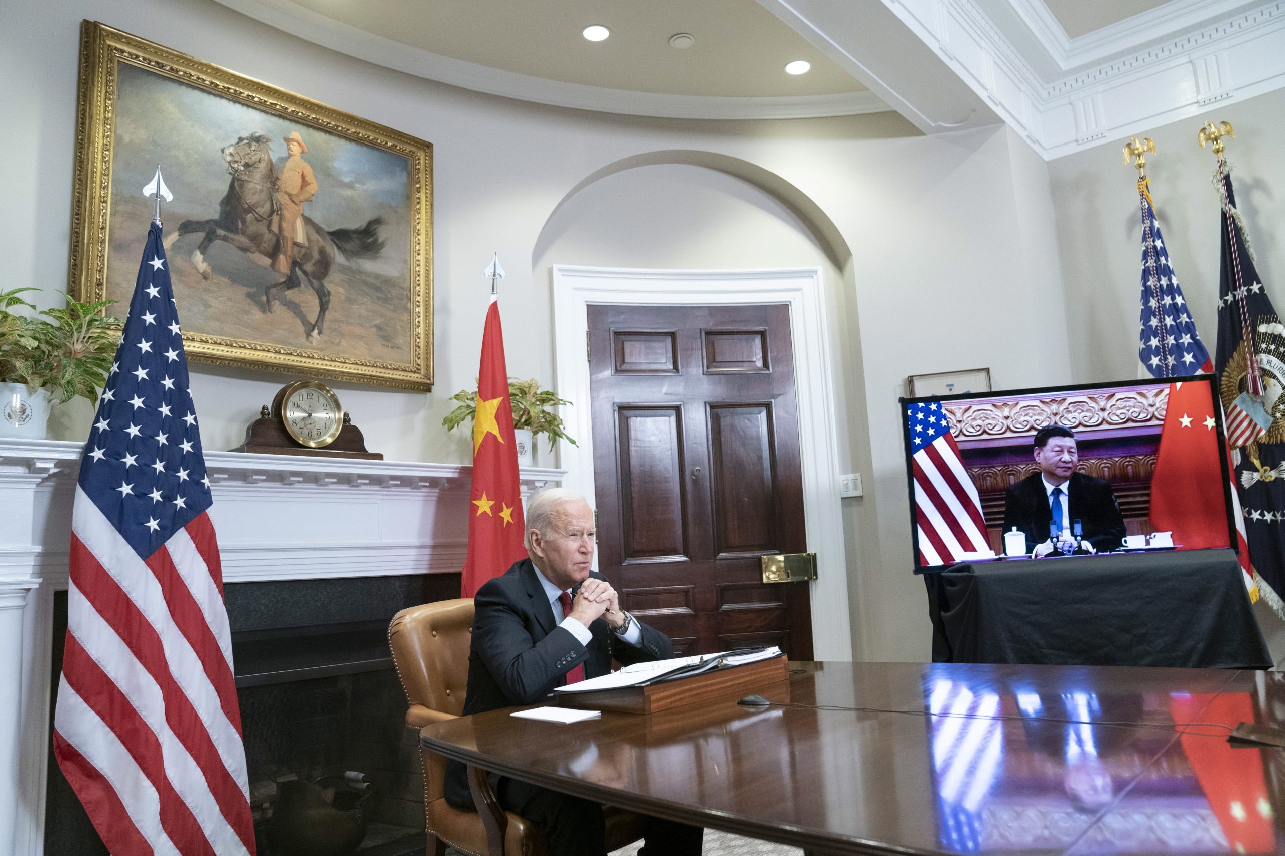 Xi defende desenvolvimento de relações “sãs e estáveis” em reunião com Biden