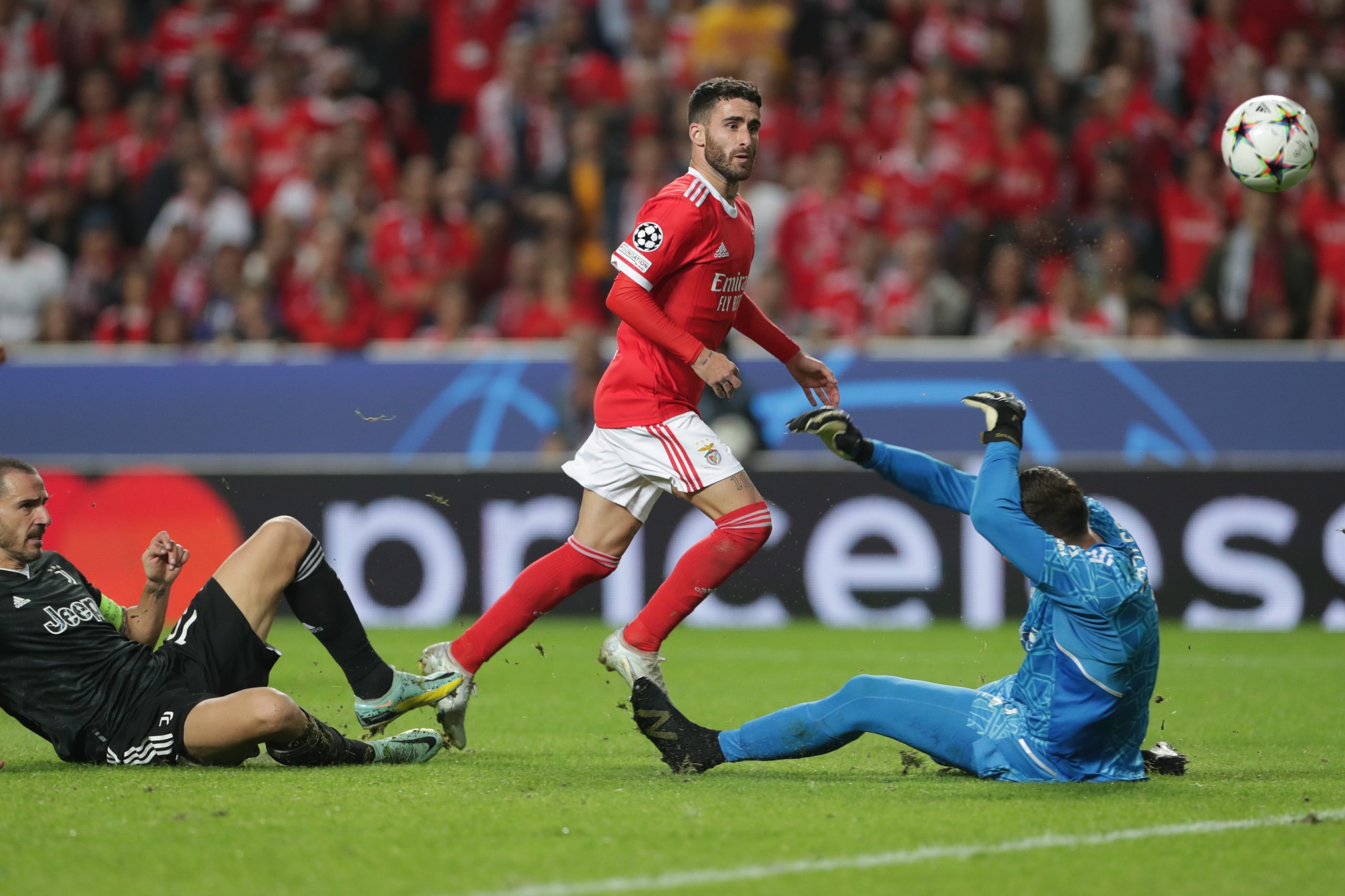 Benfica vence Juventus com uma exibição de sonho no teatro da Luz. Veja os golos