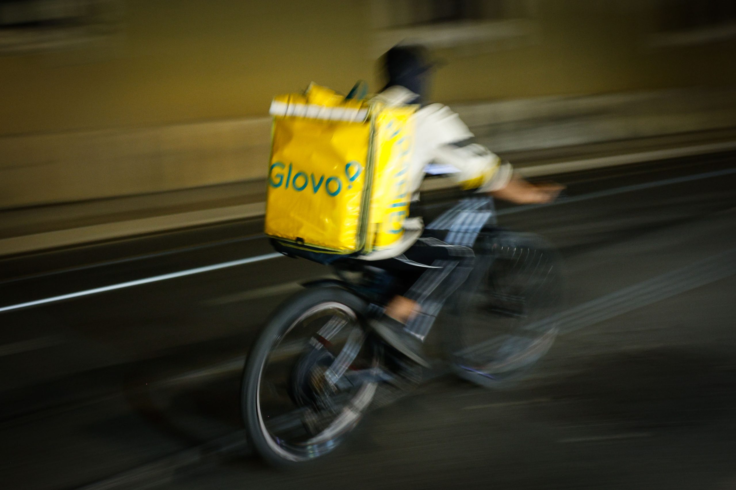 Abaixo-assinado pede regulamento que proíba aglomerações de estafetas em Lisboa