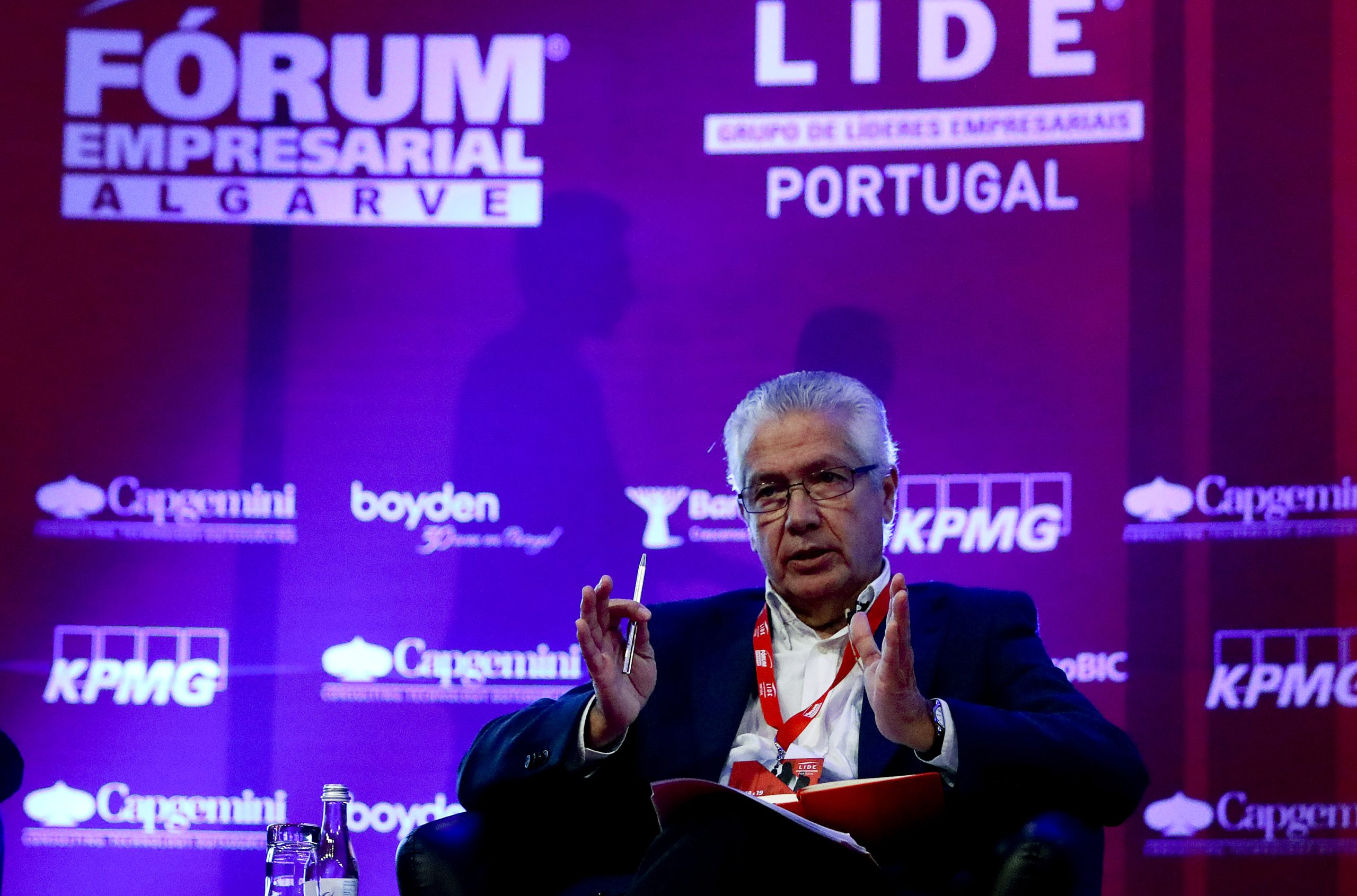 António Saraiva: dívida deve ser reestruturada. “Nos locais próprios, vamos discutir o problema e aliviar Portugal desta pesada mochila”