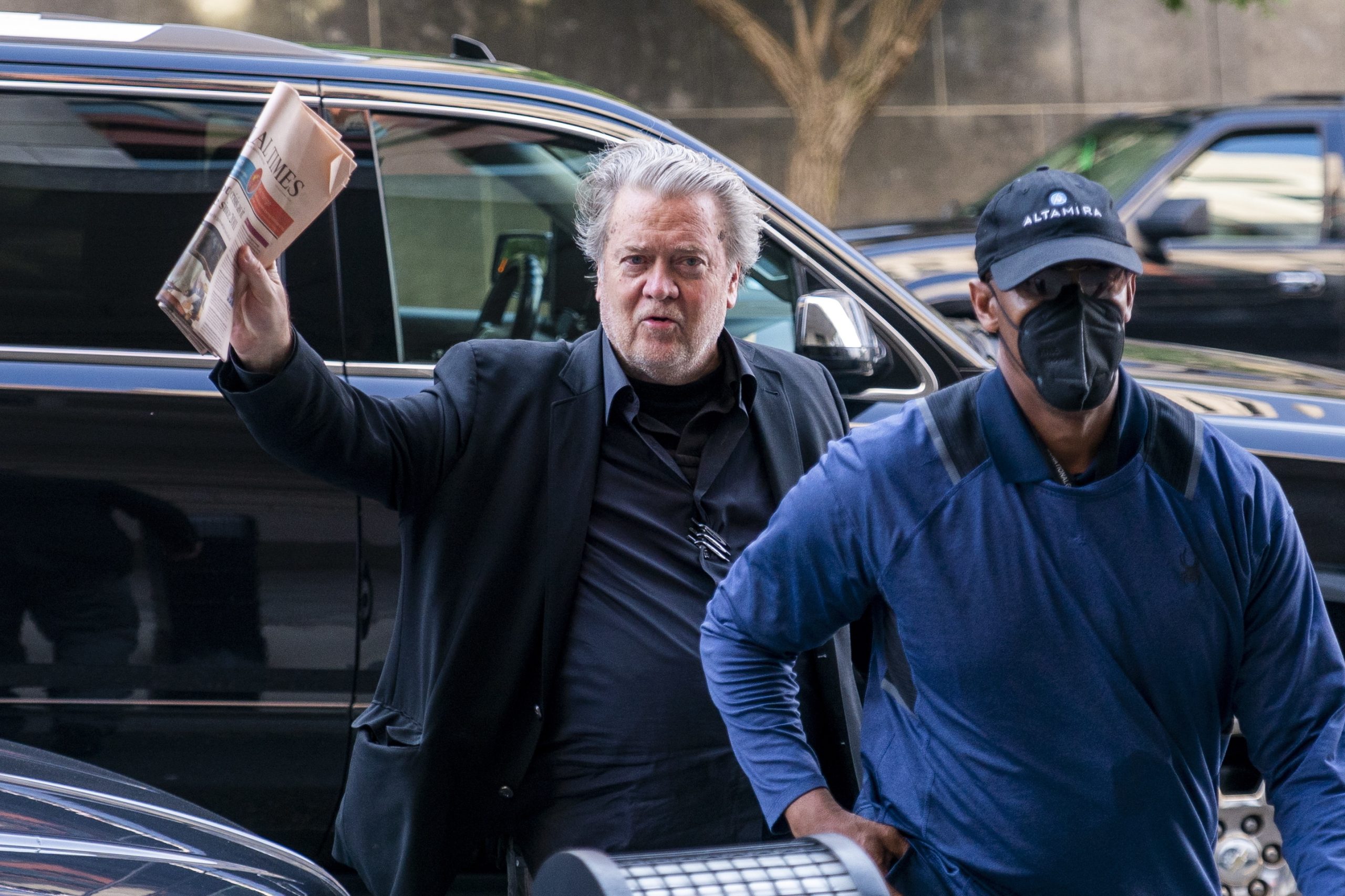 Ex-assessor de Trump, Steve Bannon, condenado a quatro meses de prisão