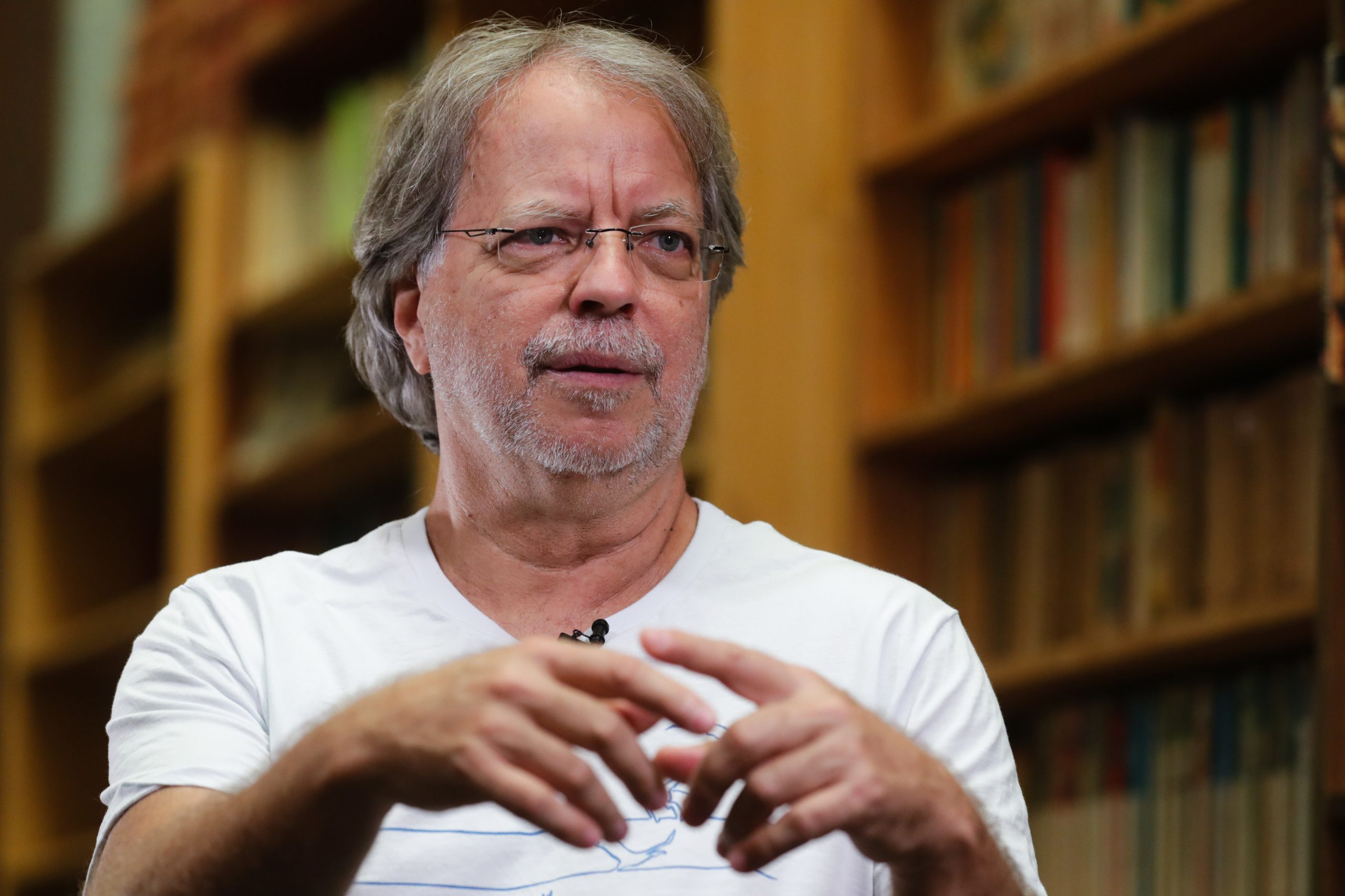 Mia Couto declara-se contra reparações do período colonial que sejam forma de “culpabilização”
