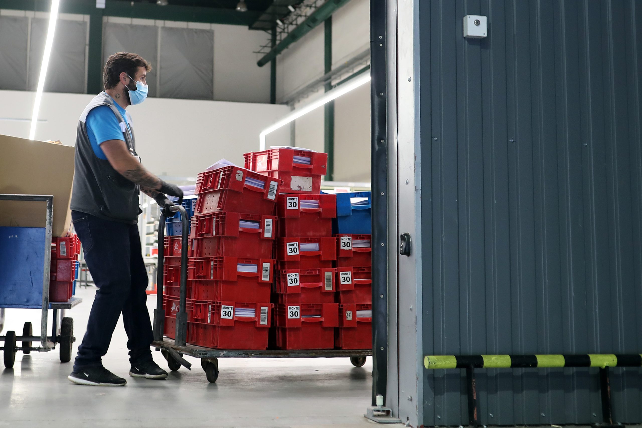 Trabalhadores dos CTT estão hoje em greve por aumentos salariais e contra degradação do serviço