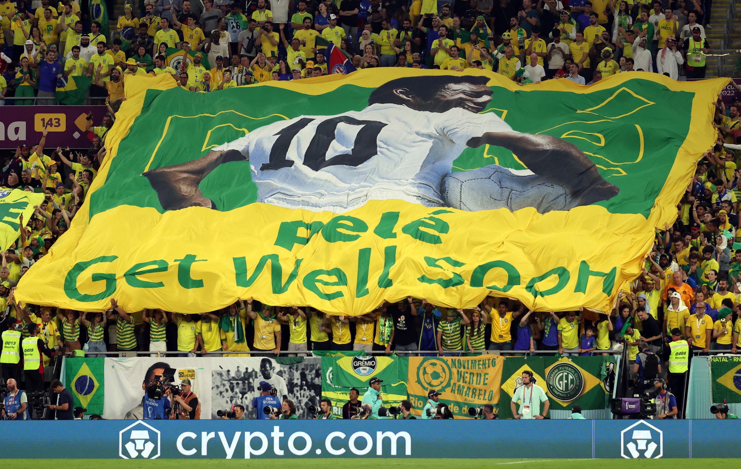 CONMEBOL propõe à CBF troca de estrelas por corações para homenagear Pelé