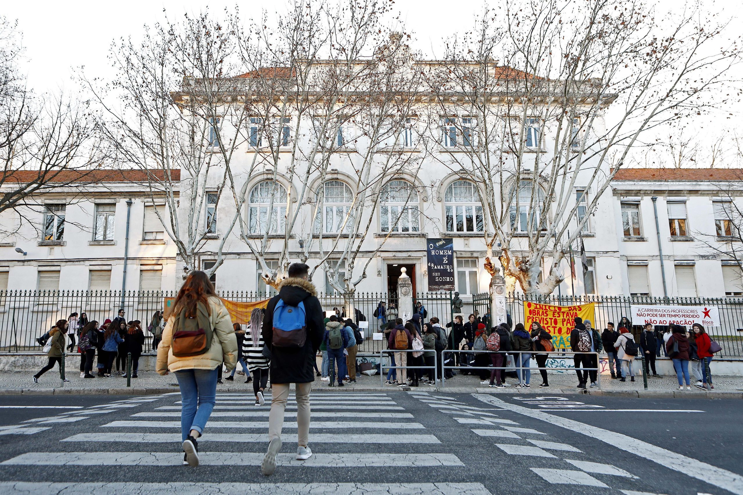Ativistas aceitam regresso à normalidade no Liceu Camões na terça-feira