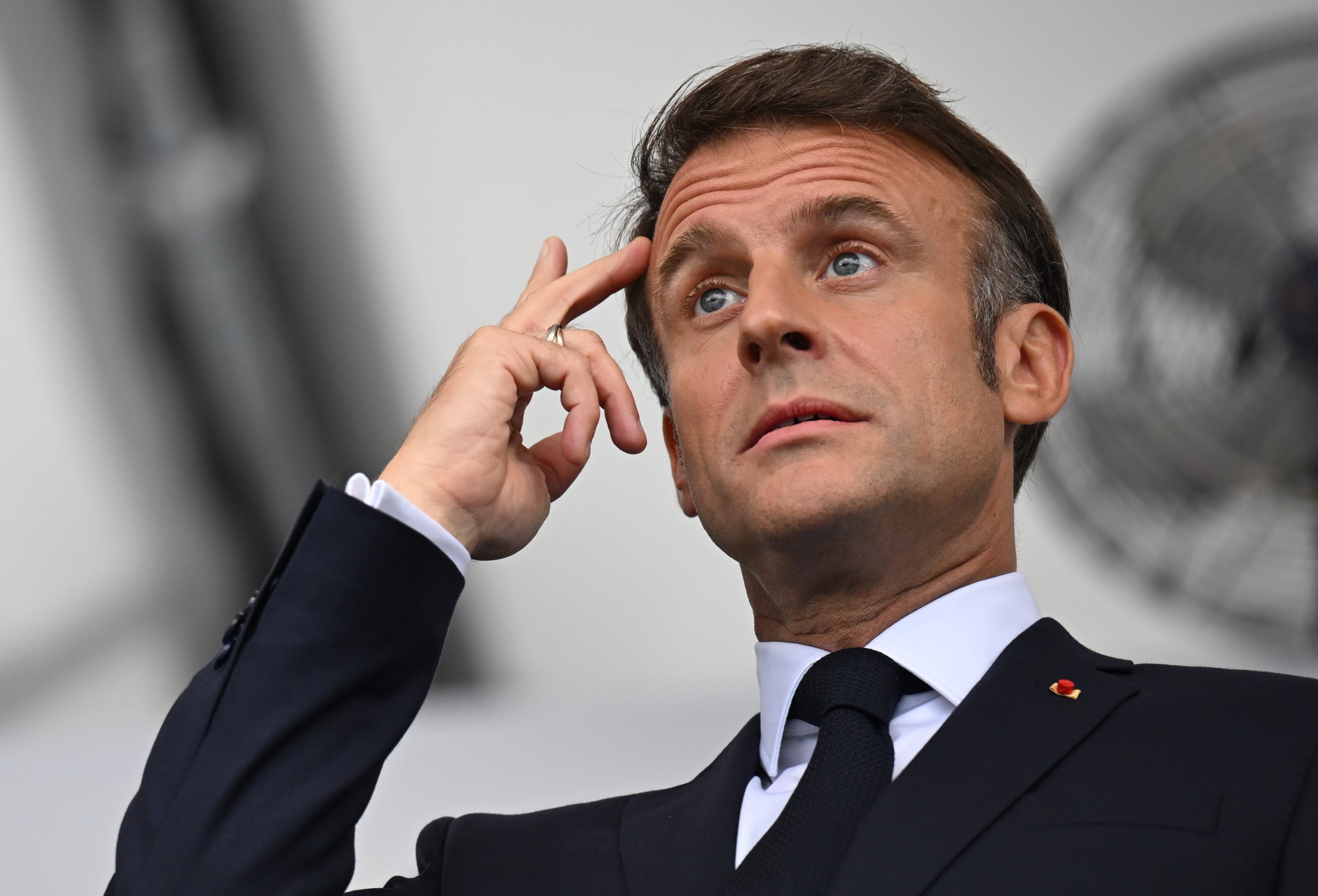 Macron garante França “totalmente empenhada” em “evitar nova escalada”