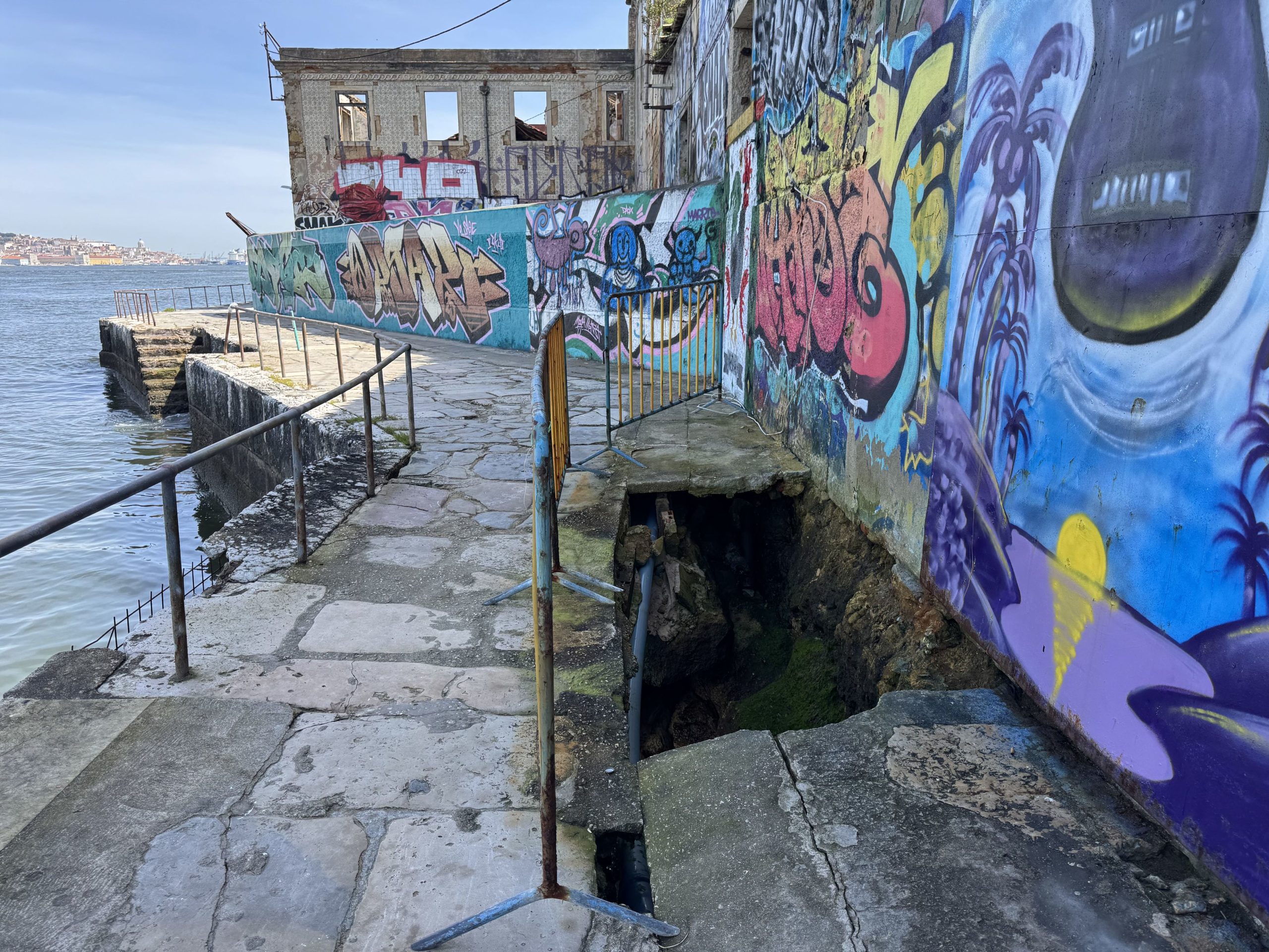Cais do Ginjal. Câmara de Almada desativou zona de acolhimento temporário dos moradores