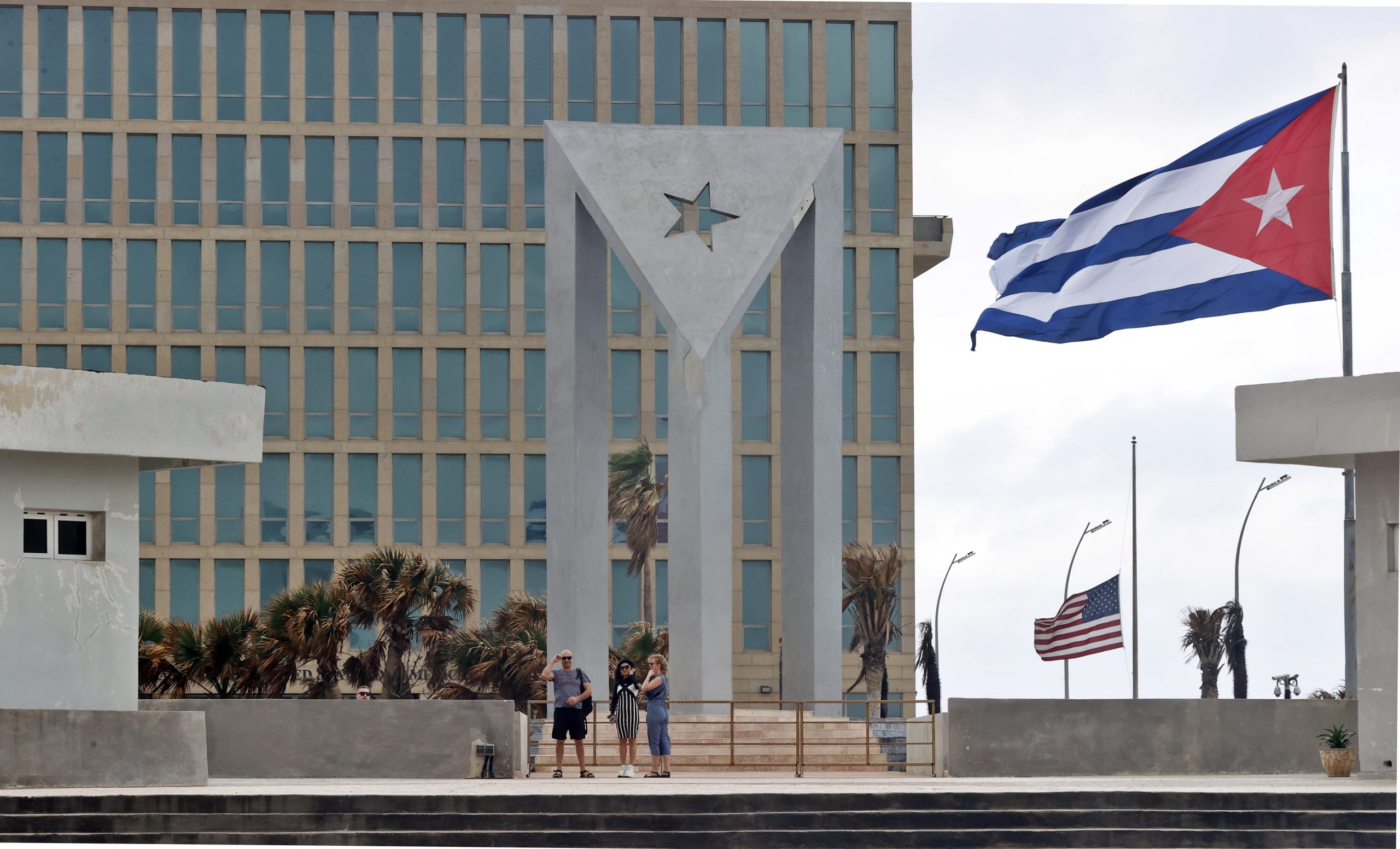 “Os príncipes e os mendigos”. Em terra de cubanos, quem tem dólares é rei