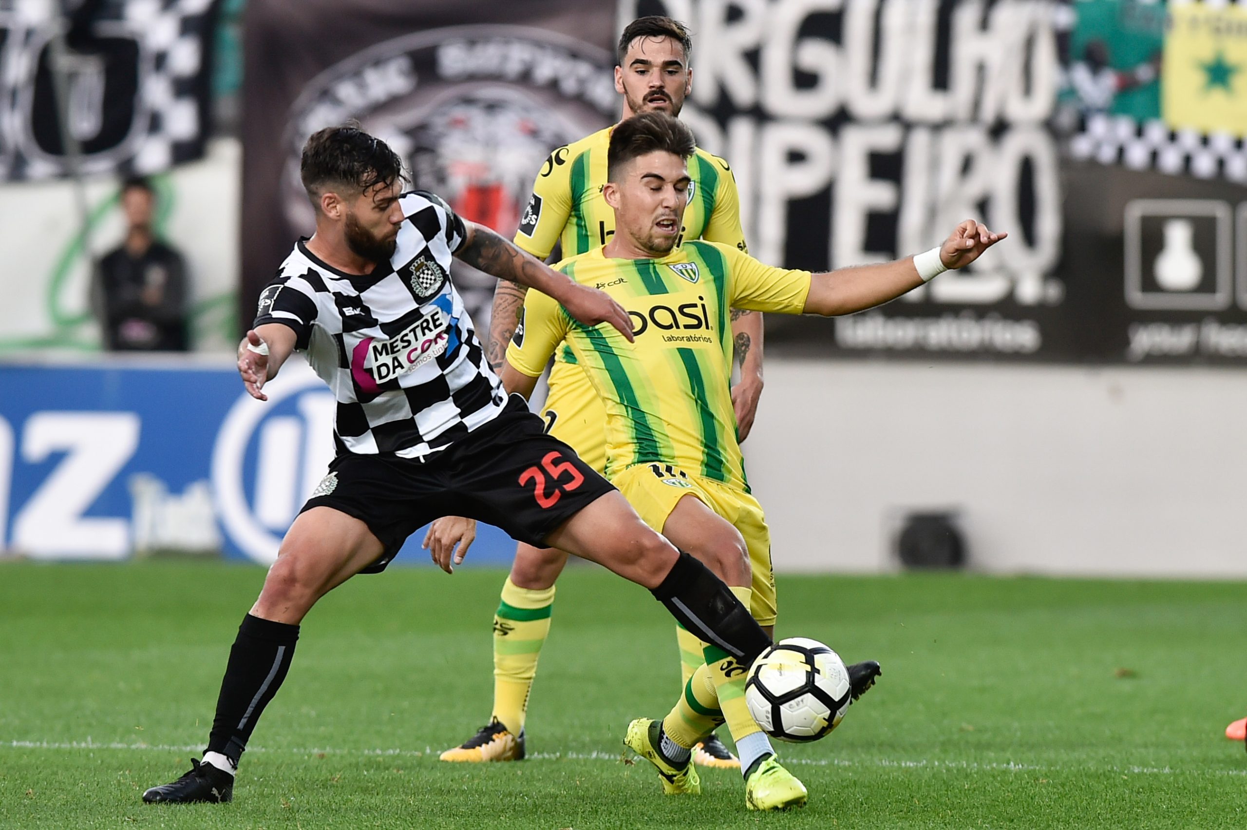 Tondela vira jogo em oito minutos e vence Boavista
