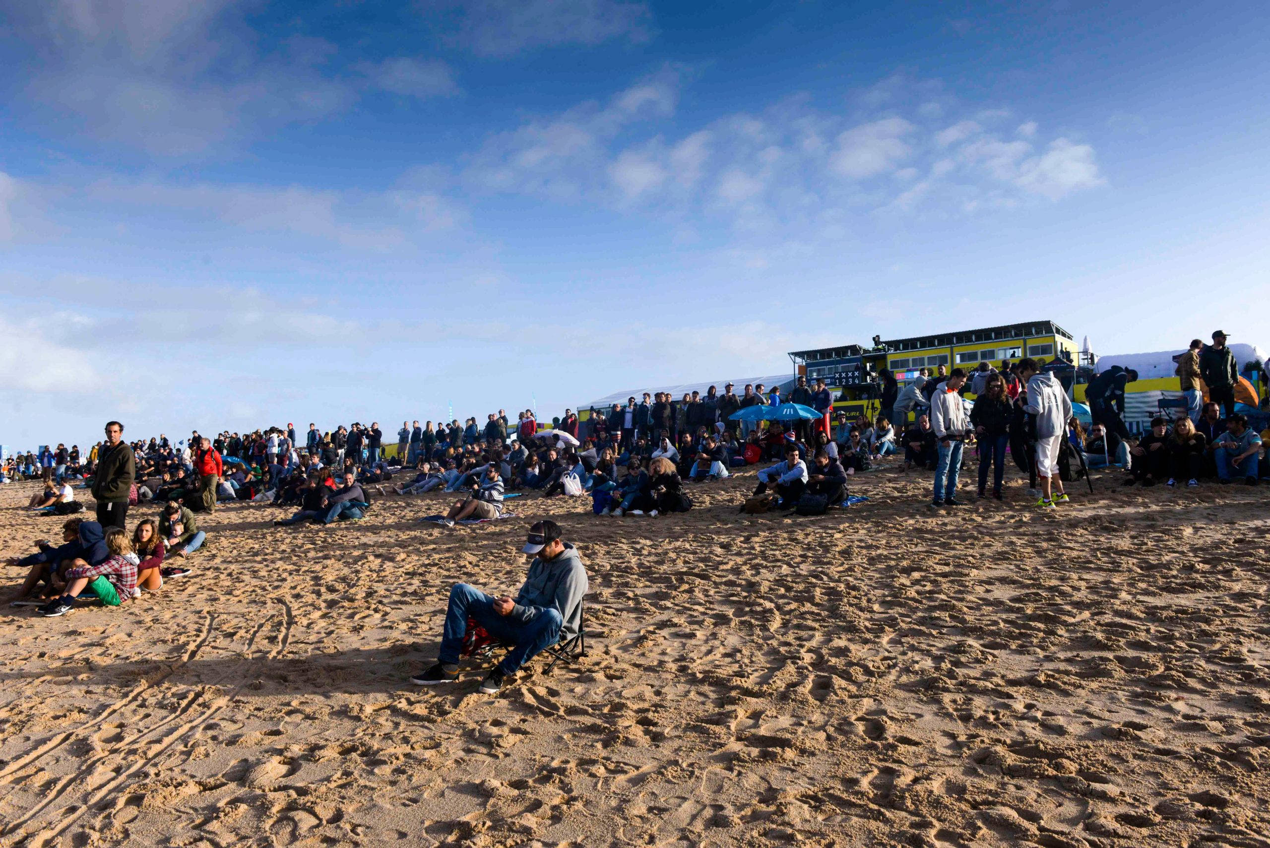 Etapa de Peniche do circuito mundial de surf arrancou às 10:05