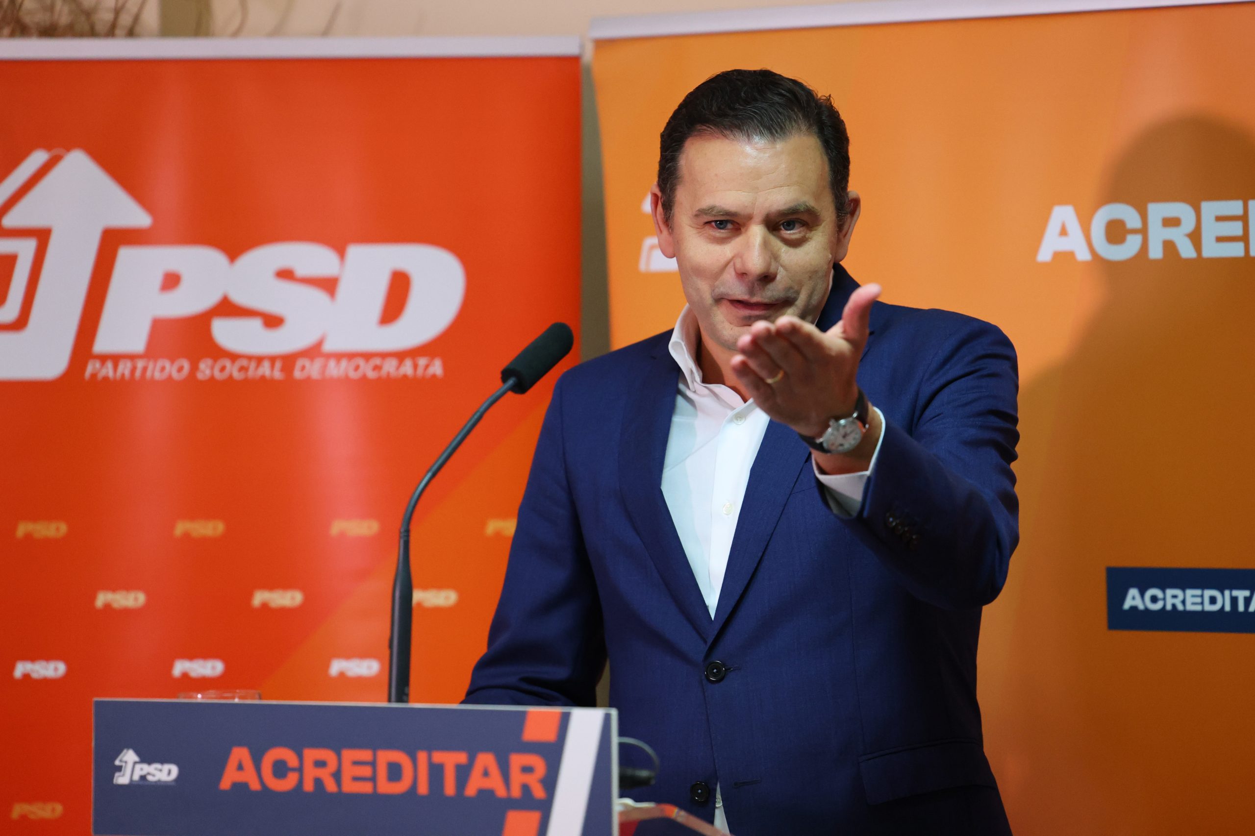 PSD diz que o Governo dá “machadada nos funcionários públicos” ao contratar privados para controlar preços
