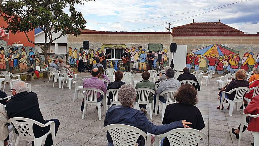 No bairro galego a que chamam “Portugal” também se celebra o 25 de Abril