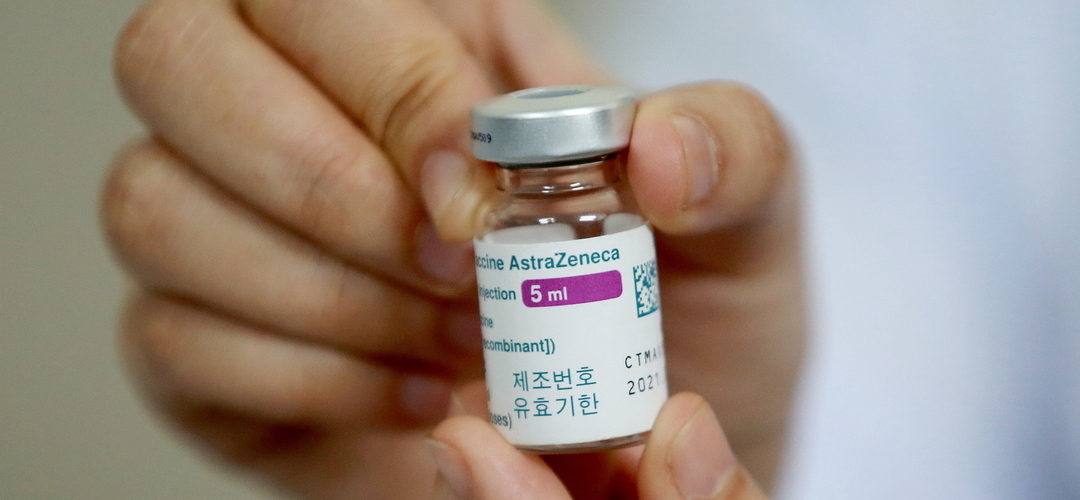 Bruxelas considera “inaceitável” atrasos na entrega da vacina da AstraZeneca à UE