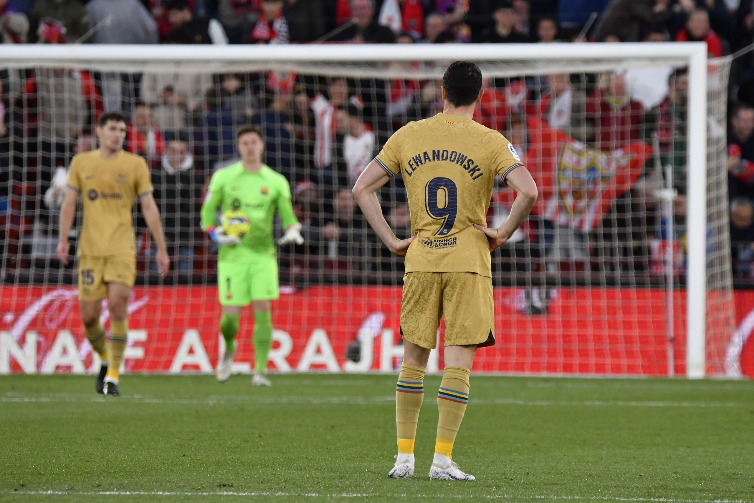 FC Barcelona perde em Almeria e desaproveita empate entre os rivais de Madrid