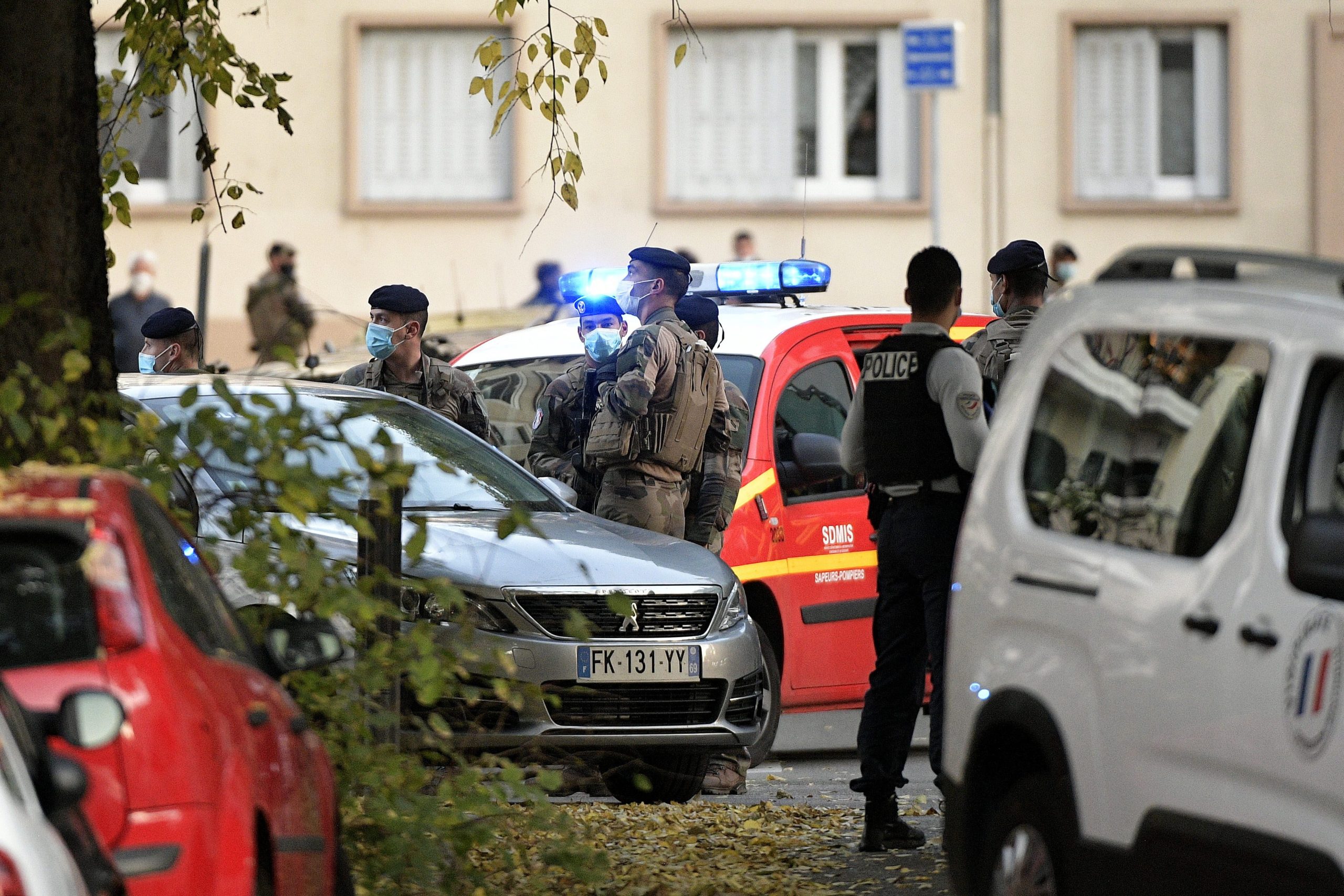 Padre ortodoxo alvejado em Lyon, em França. Atacante encontra-se em fuga