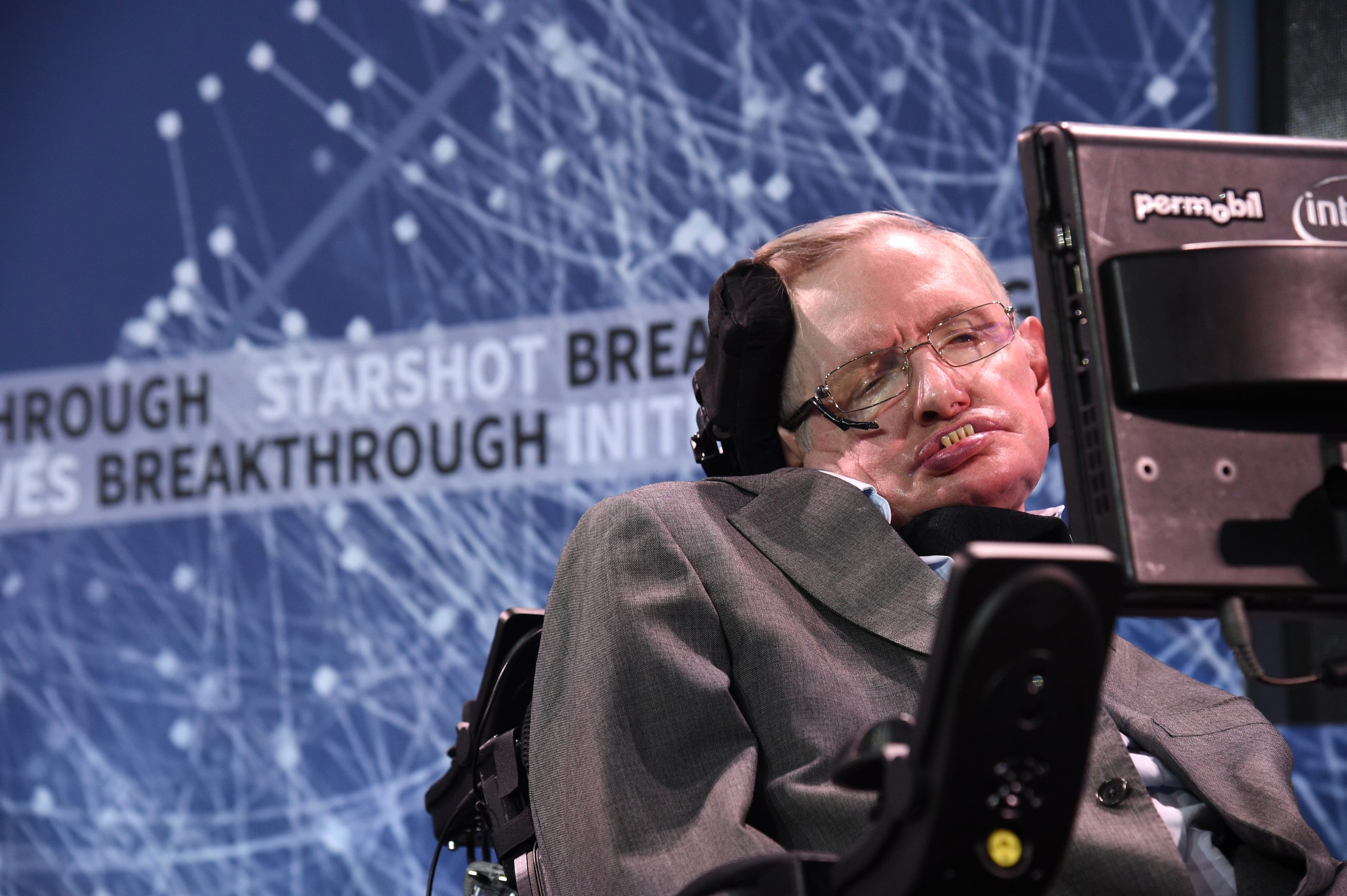 Universos paralelos. Hawking submeteu um trabalho científico apenas duas semanas antes de morrer