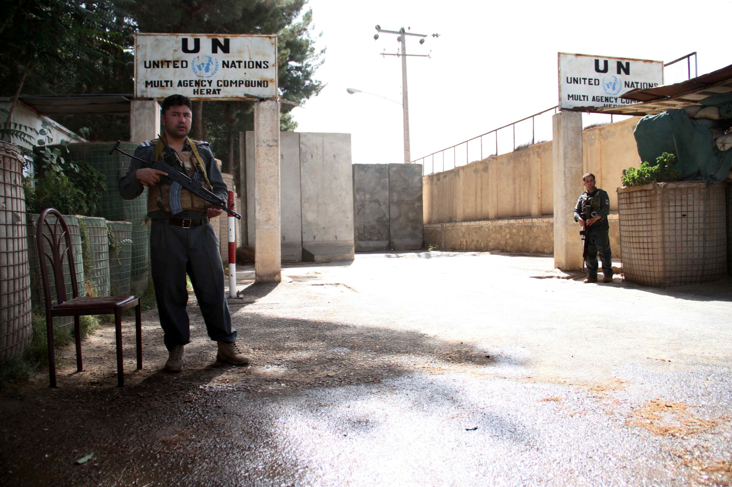 Afeganistão: Combates entre talibãs e forças afegãs continuam pelo terceiro dia em Herat