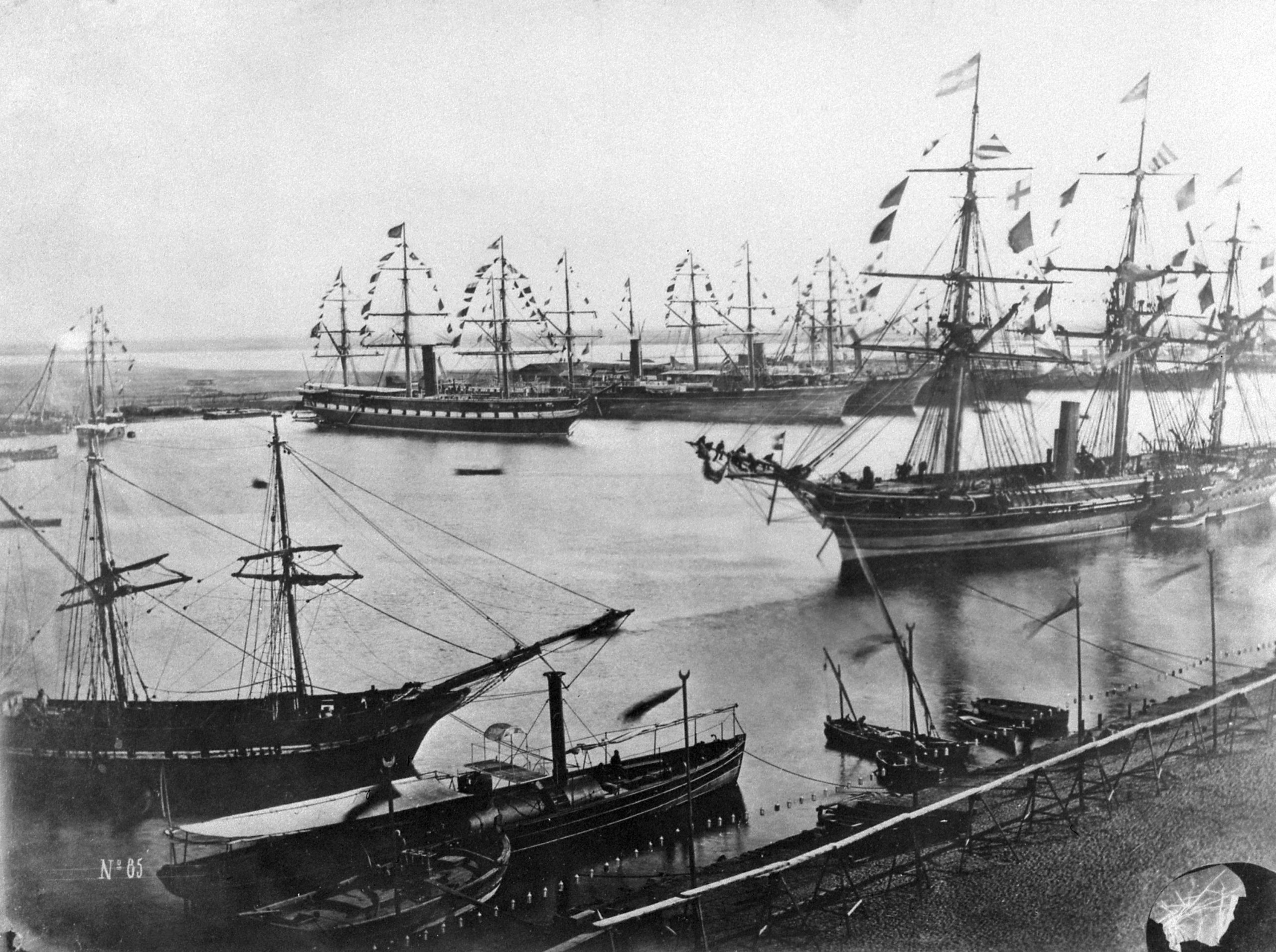 Dos Faraós a Bonaparte, muitos lhe viram méritos. O Canal do Suez está há 150 anos a tornar-se no que é hoje