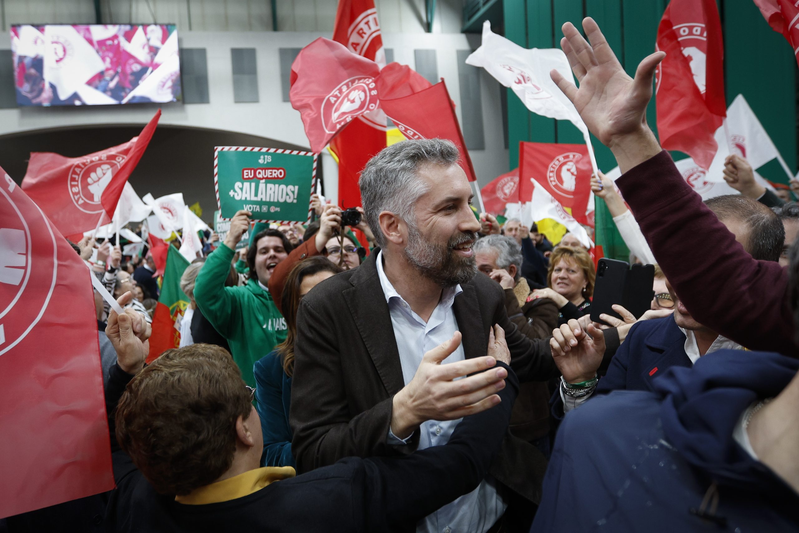 Pedro Nuno Santos diz que a opção é entre Estado social ou mudar para o Estado liberal