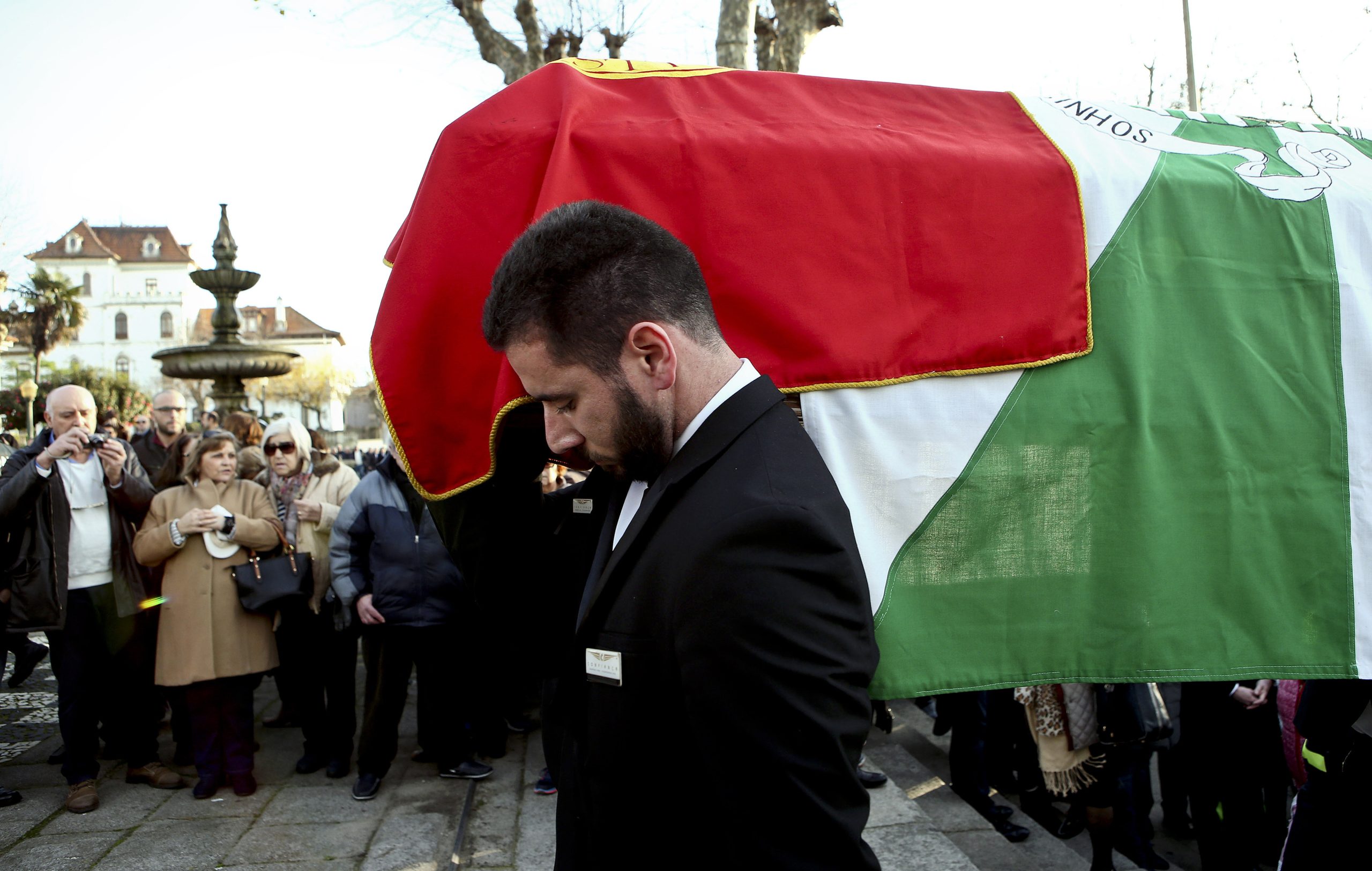 Guilherme Pinto recordado no funeral pelas suas “convicções socialistas”