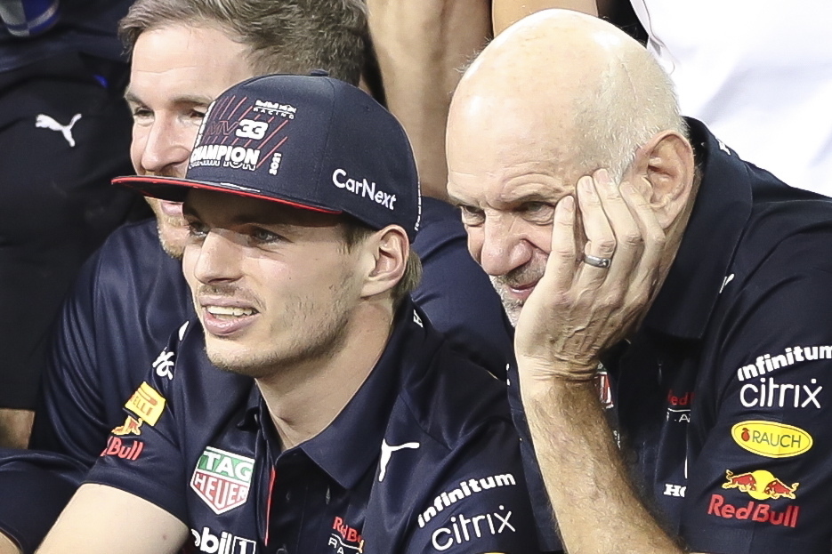 Campeão do mundo de F1 Verstappen diz que não sente “pressão extra” para 2022