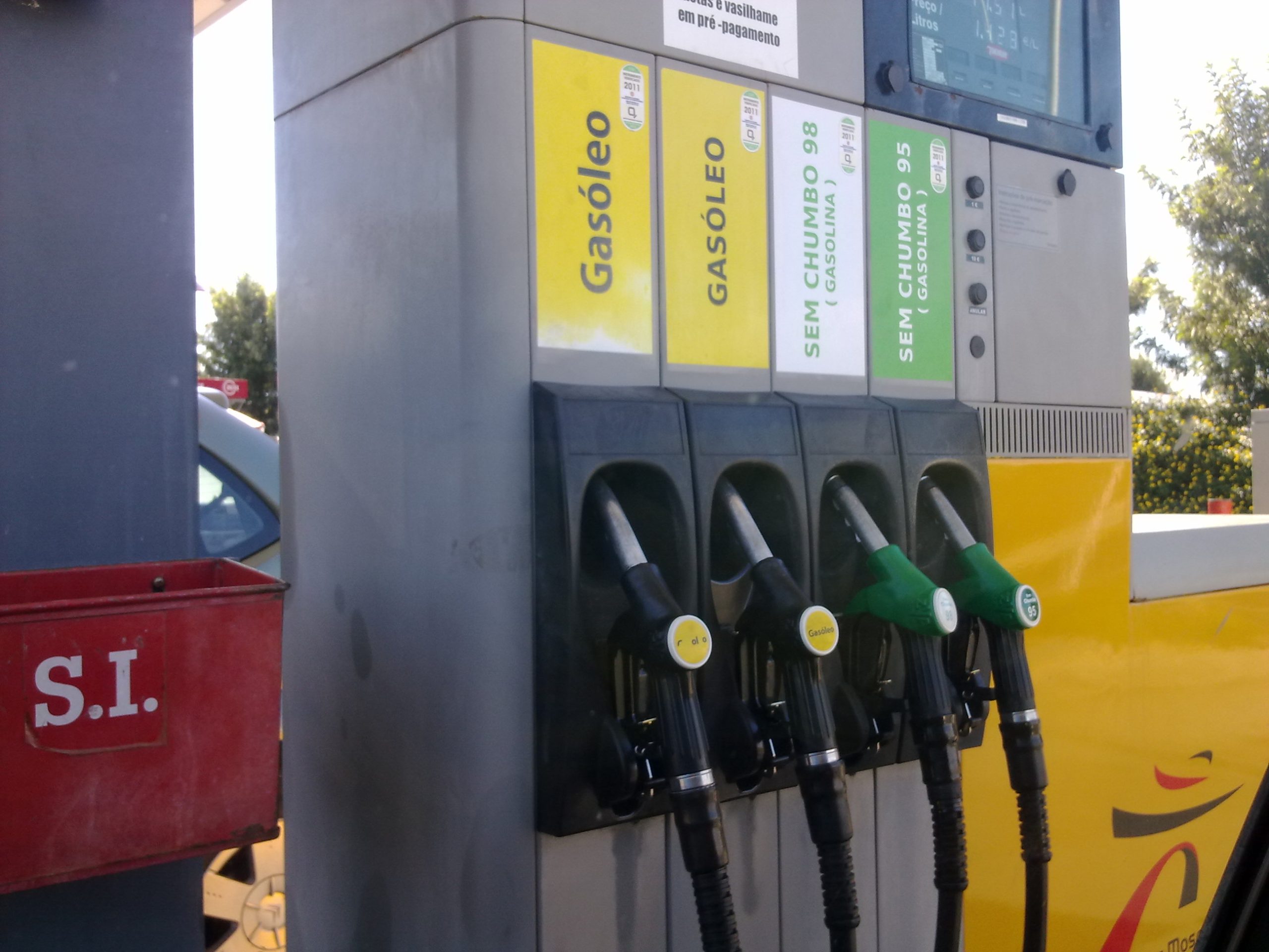 Governo pede à Autoridade da Concorrência estudo sobre margem das gasolineiras