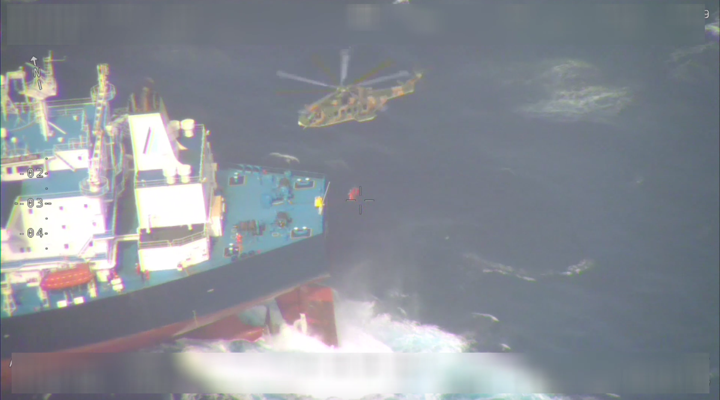 Força Aérea resgata comandante de navio grego em “estado clínico muito grave”