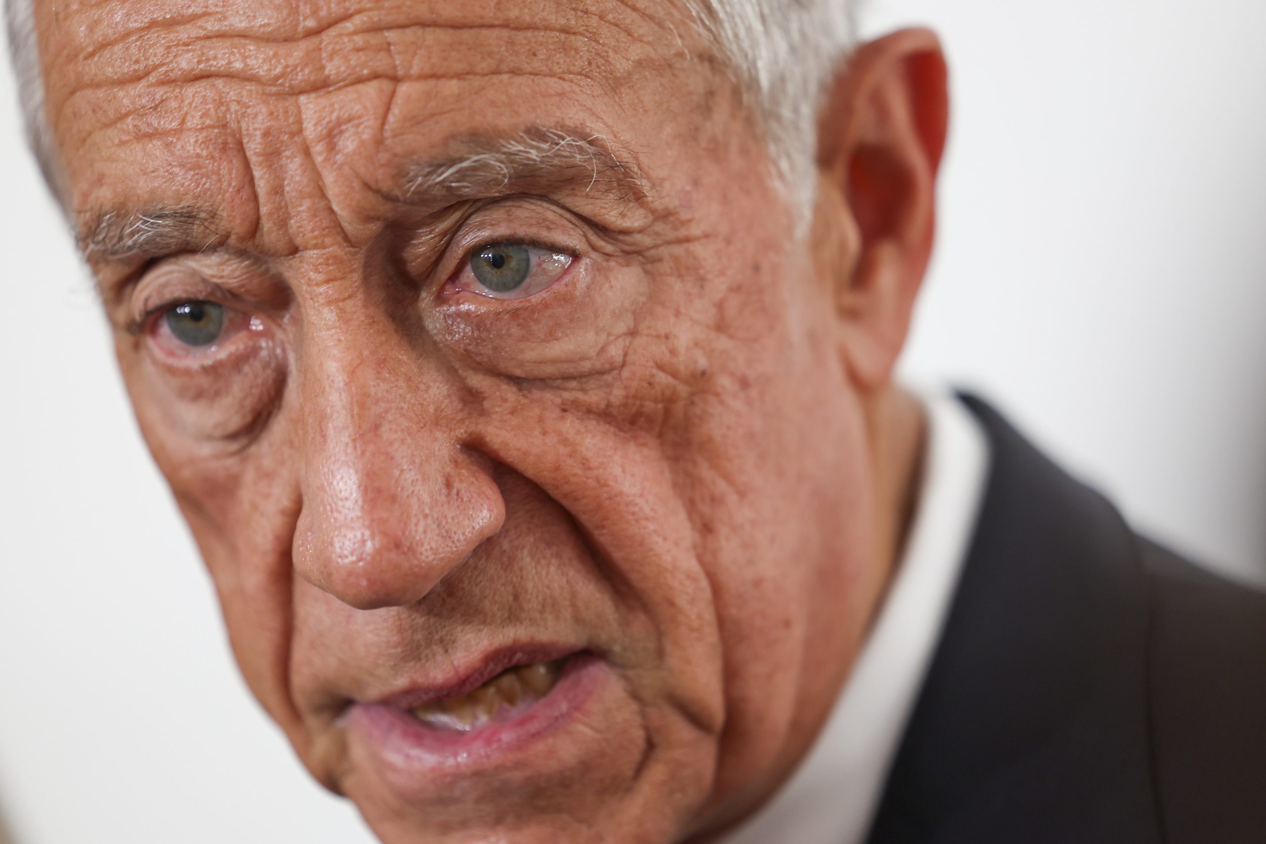 “Onde não há comunicação social forte, não há democracia forte”, diz Marcelo
