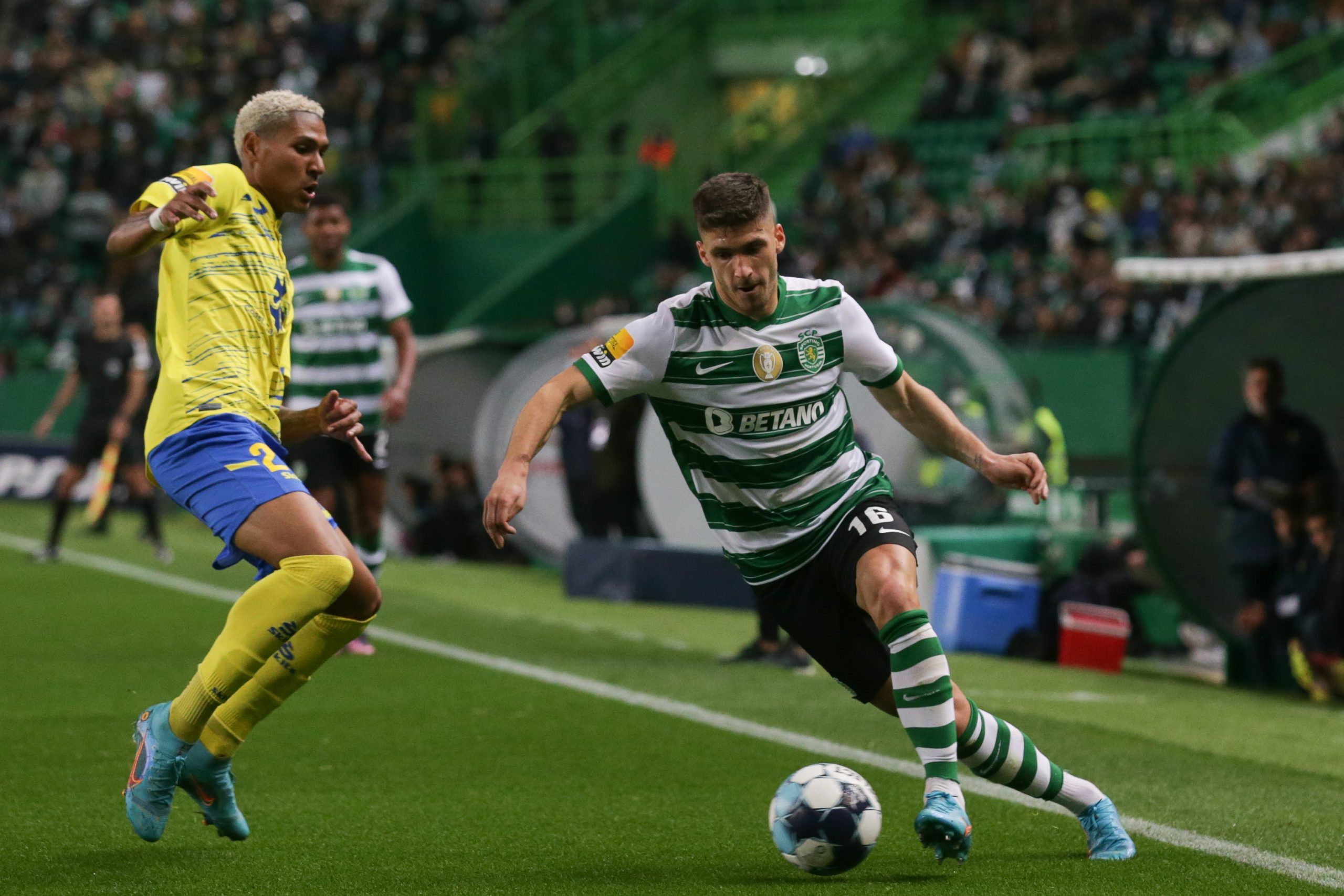 Sporting empresta Rúben Vinagre ao Hellas Verona