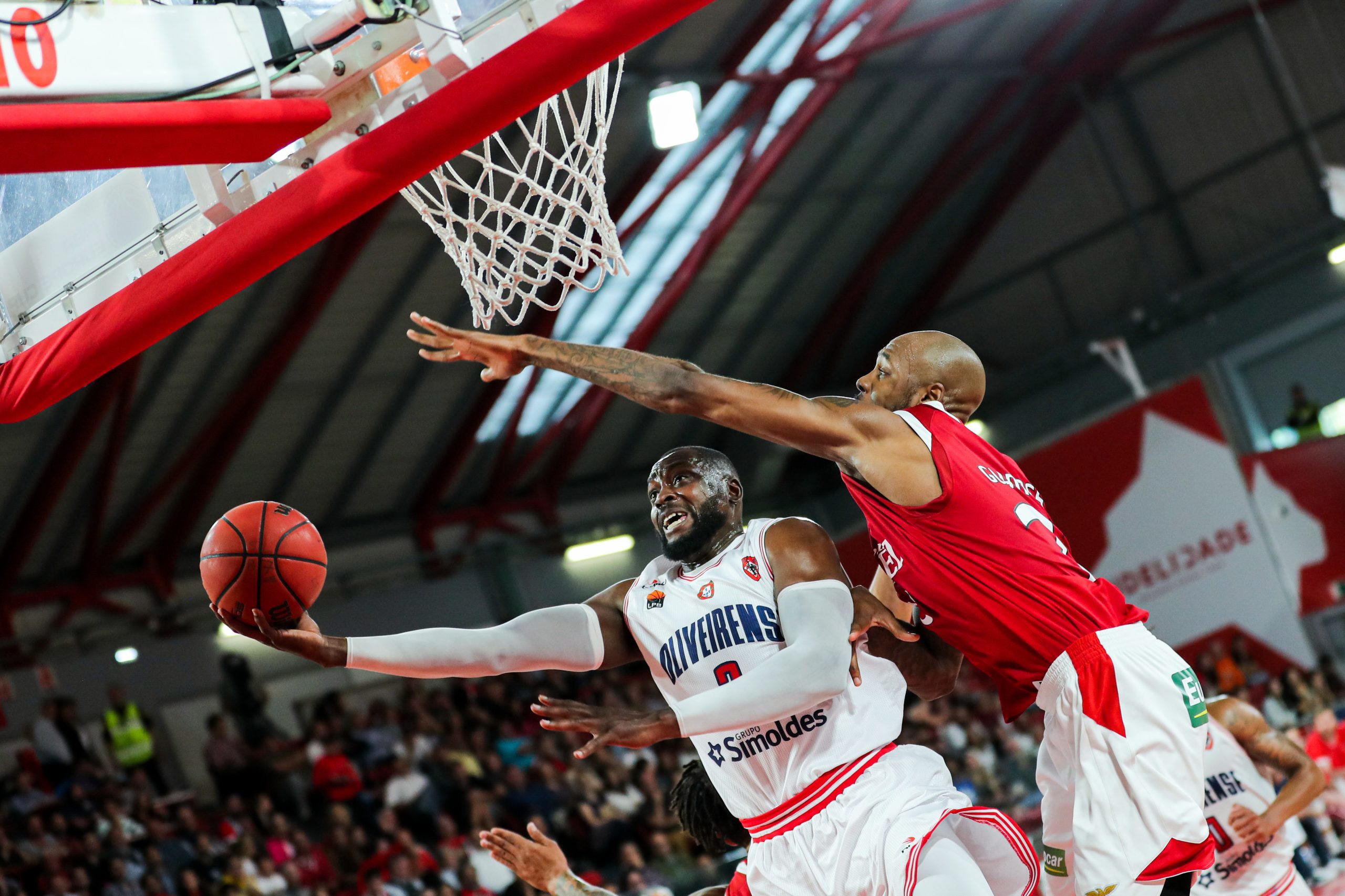 Oliveirense vence Benfica e sagra-se campeã portuguesa de basquetebol