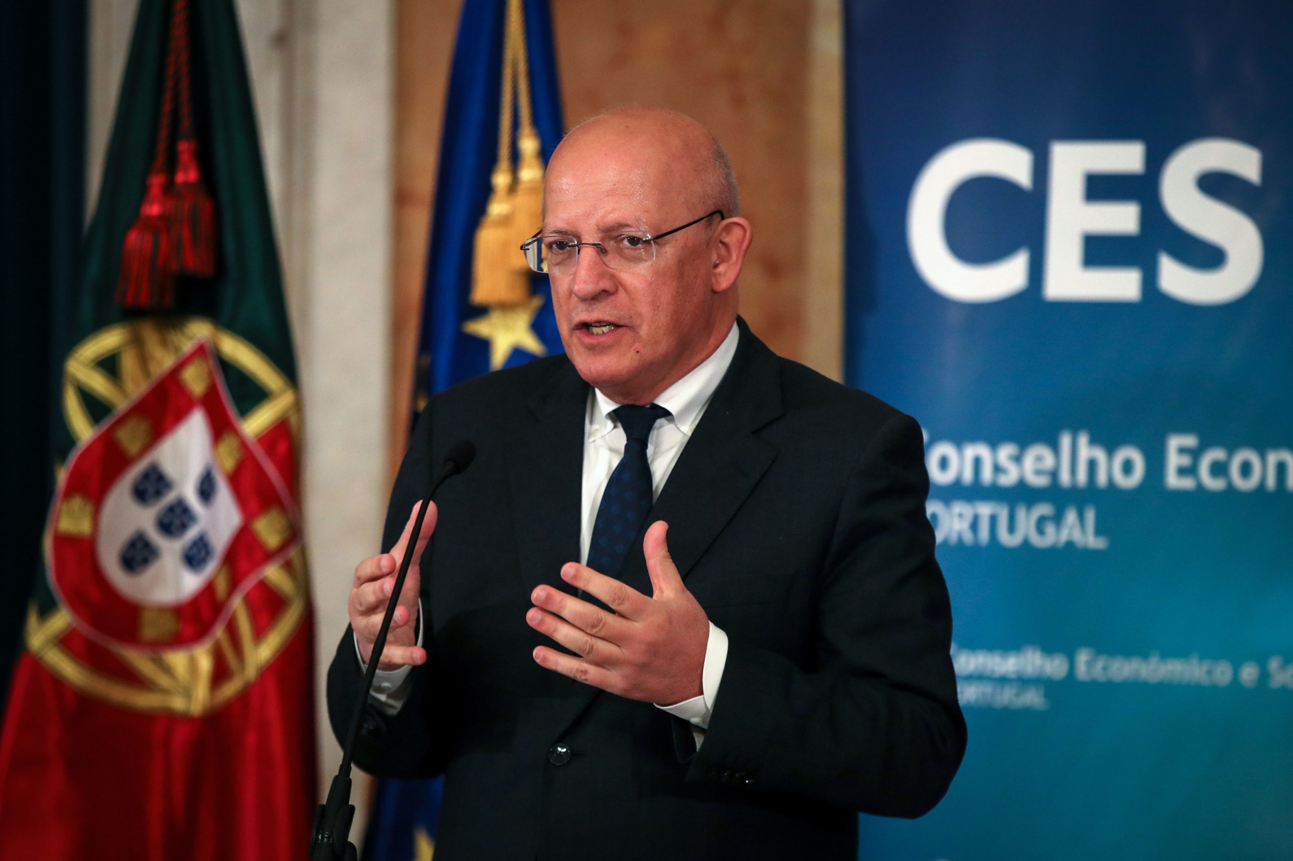 Covid-19: Ministro dos Negócios Estrangeiros pede que emigrantes não visitem terras de origem