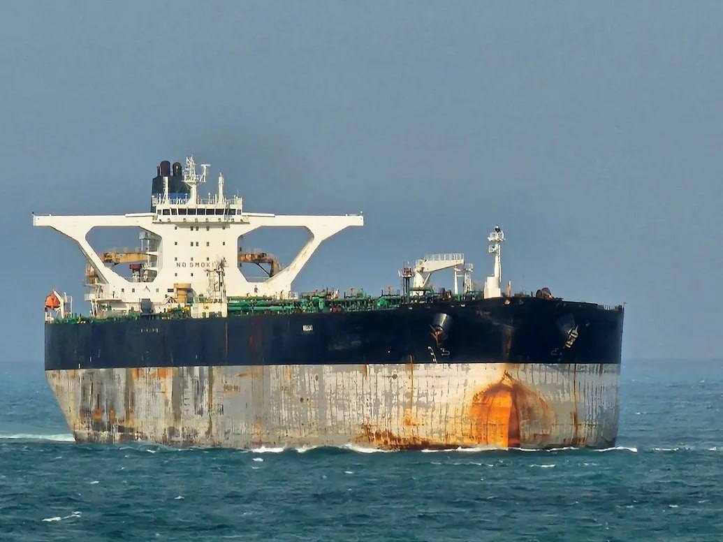 Rússia envia submarino para escoltar petroleiro perseguido pelos EUA no Atlântico