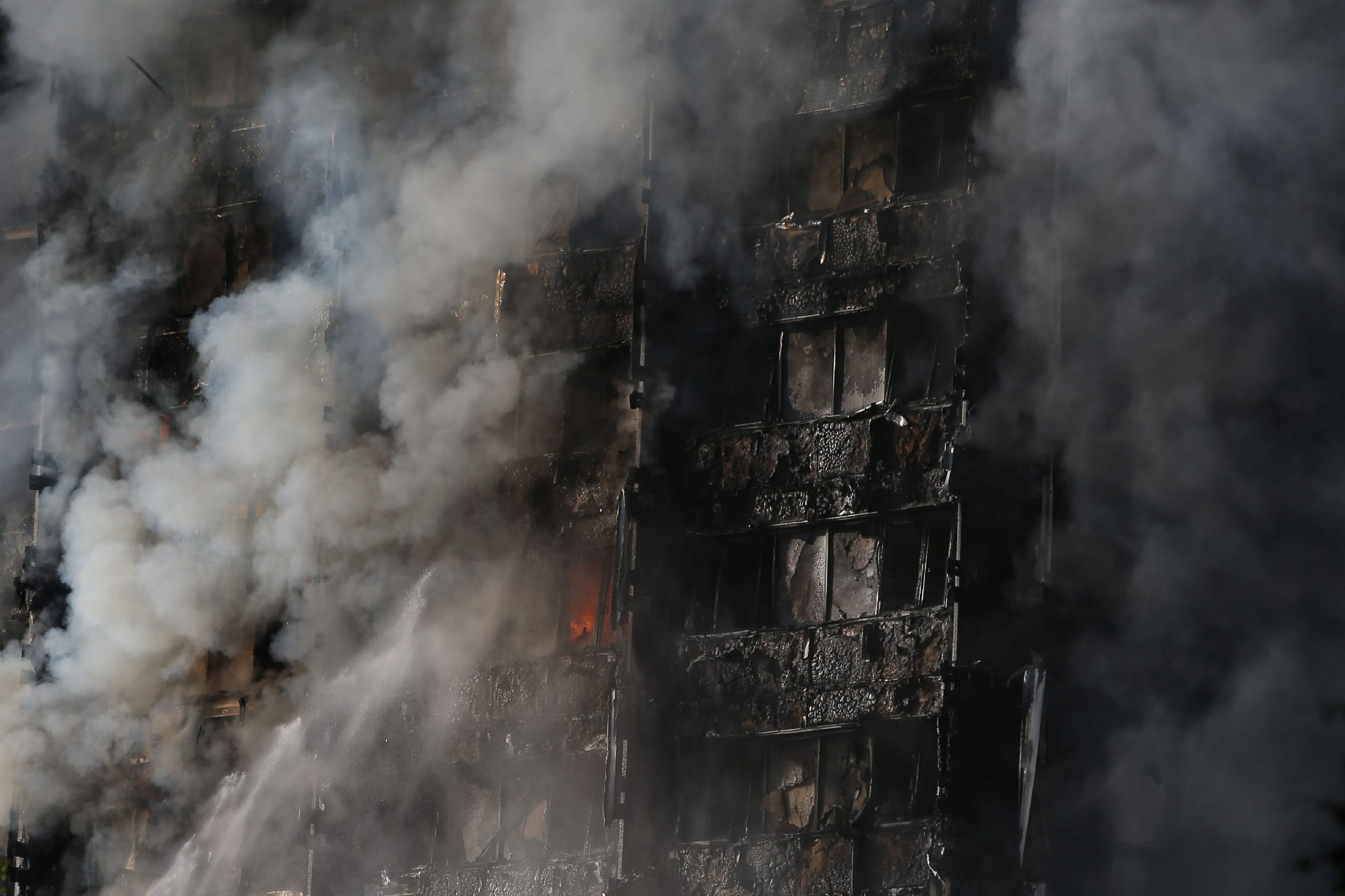 ‘Mayor’ de Londres exige publicação do relatório ao incêndio ainda “este verão”