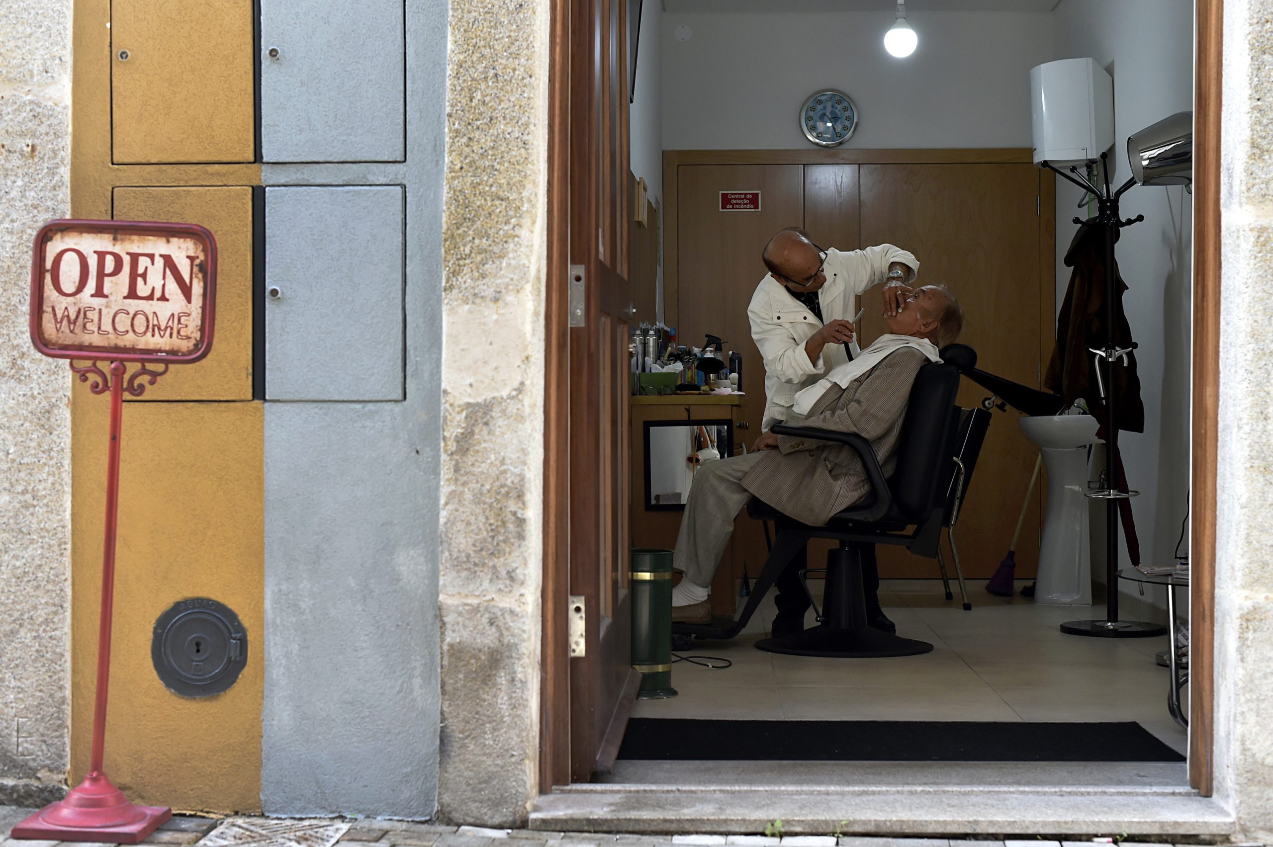 Governo lança apoios até 5000 euros para ajudar as micro e pequenas empresas a preparem-se para a reabertura