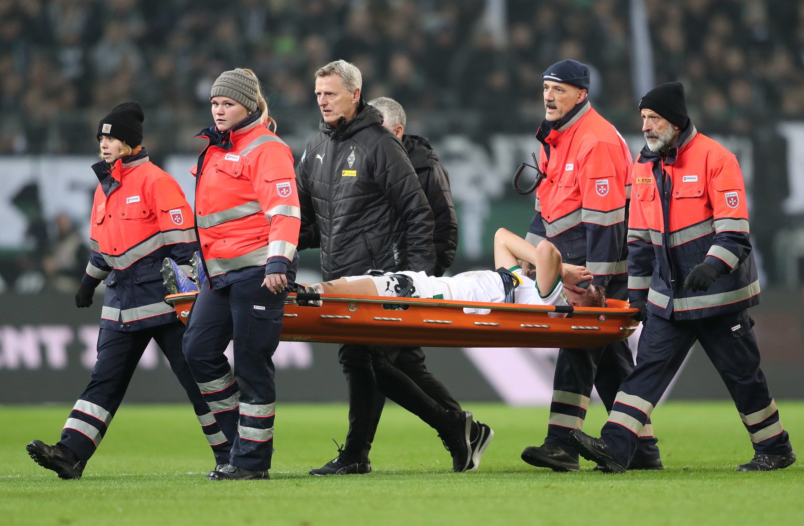 Futebolista Matthias Ginter tem fratura nos ossos da cara e para várias semanas