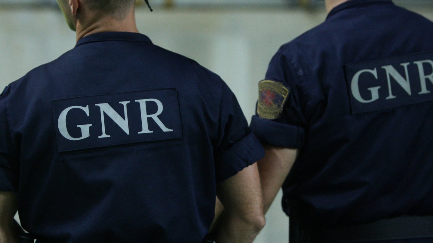 Mulher morre baleada com dois tiros em Felgueiras. Suspeito já se entregou à GNR