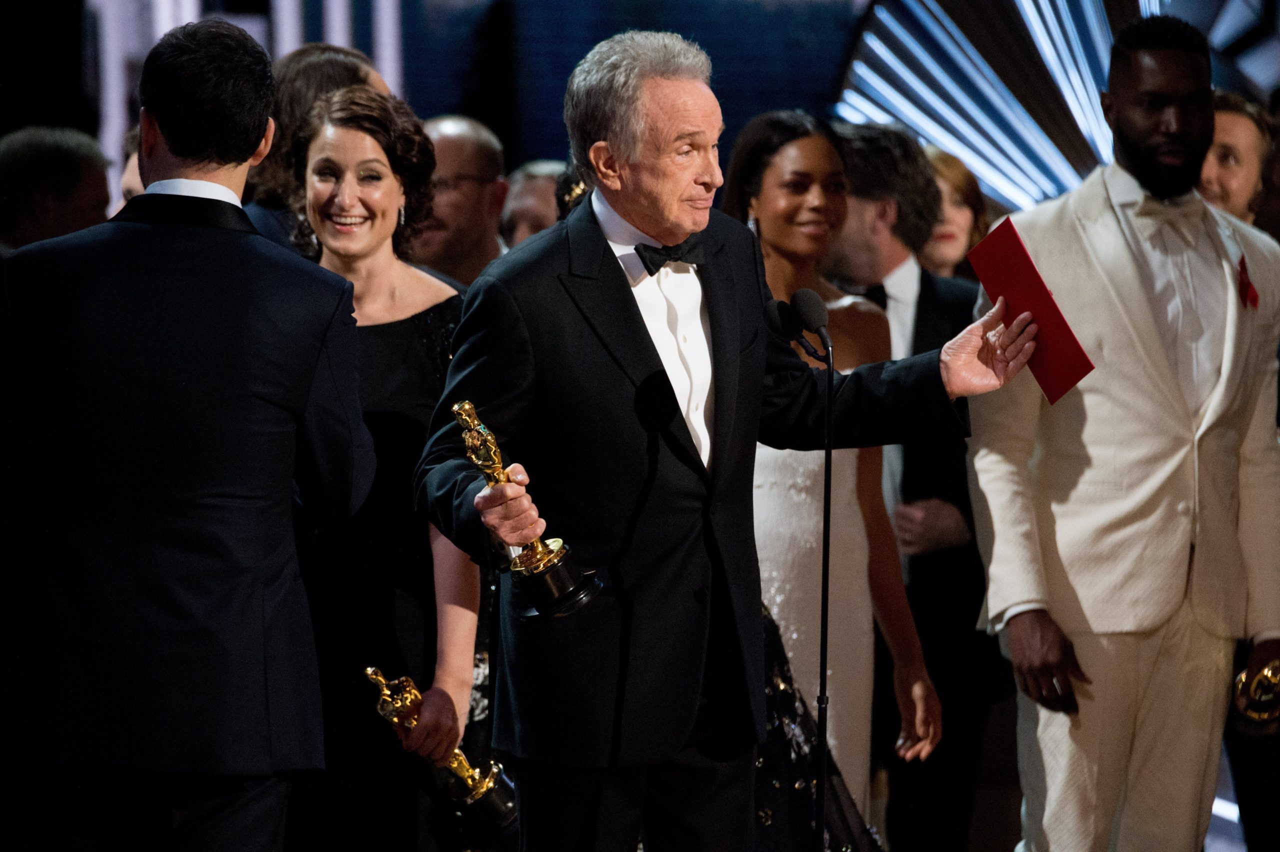 Afinal, Warren Beatty recebeu mesmo o envelope errado. Auditora pede desculpa