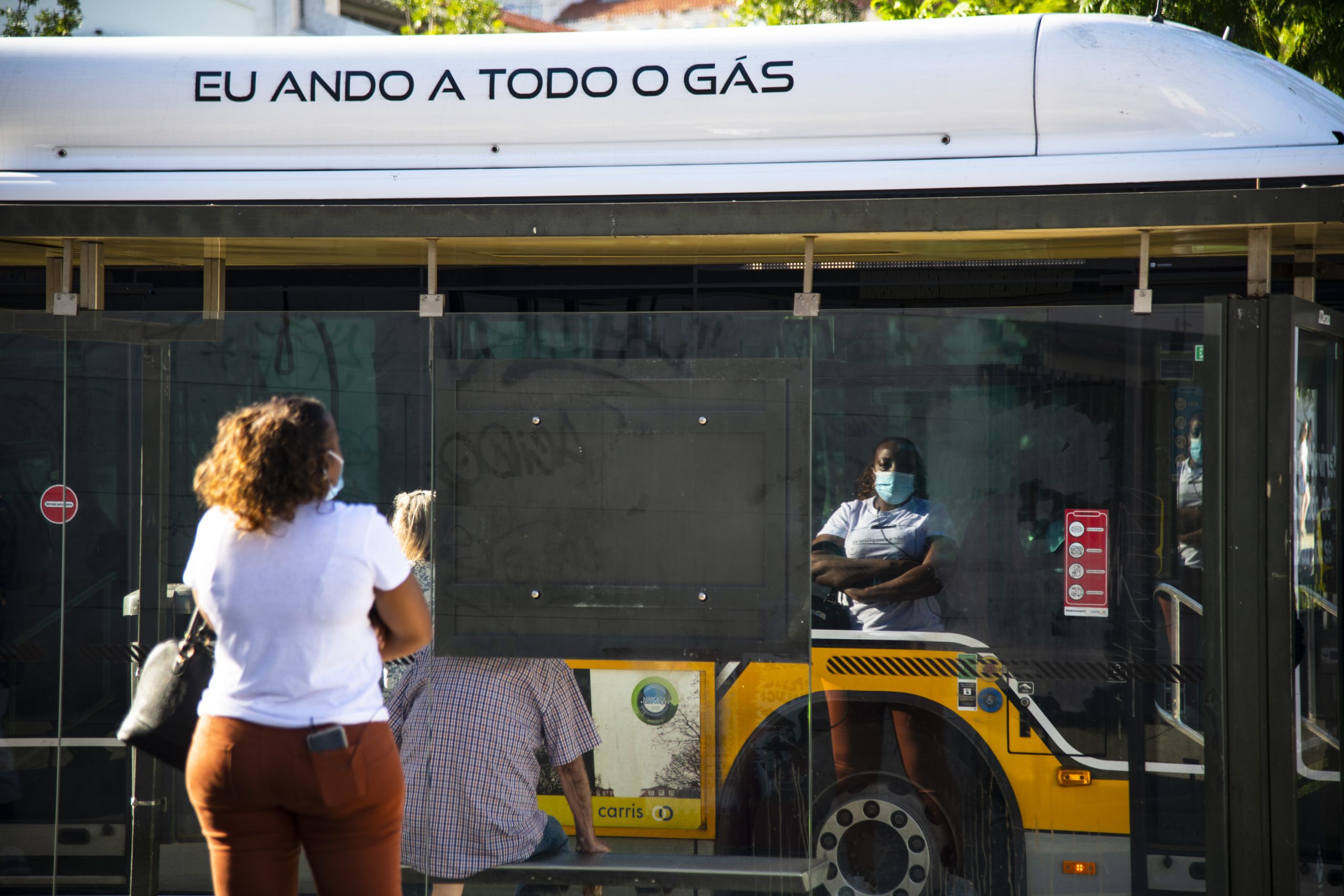 Crise Energética. Governo aprova teto de 14,5 milhões de euros para apoio aos táxis e autocarros