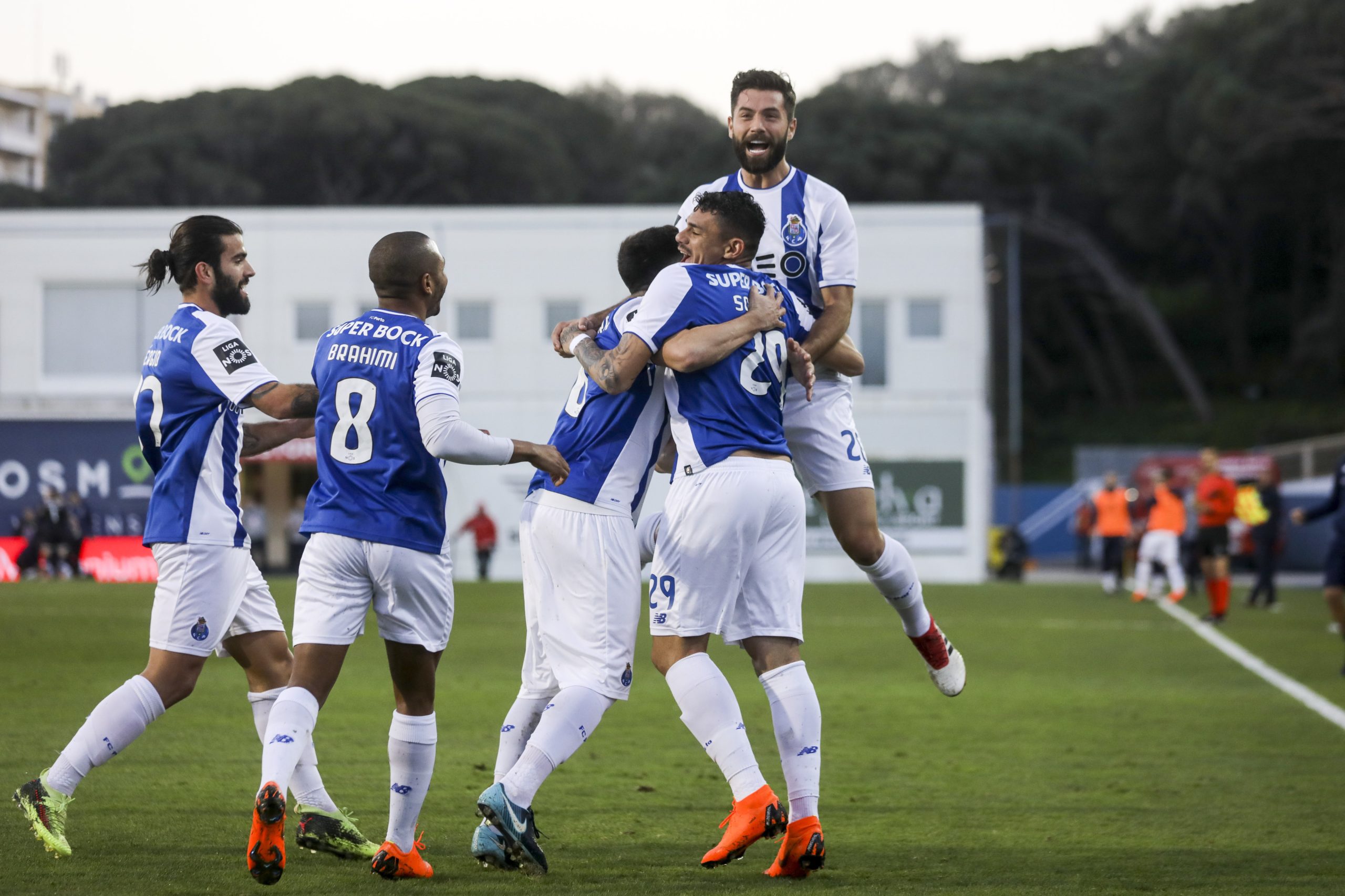 FC Porto consegue reviravolta frente ao Estoril Praia e cimenta liderança da I Liga