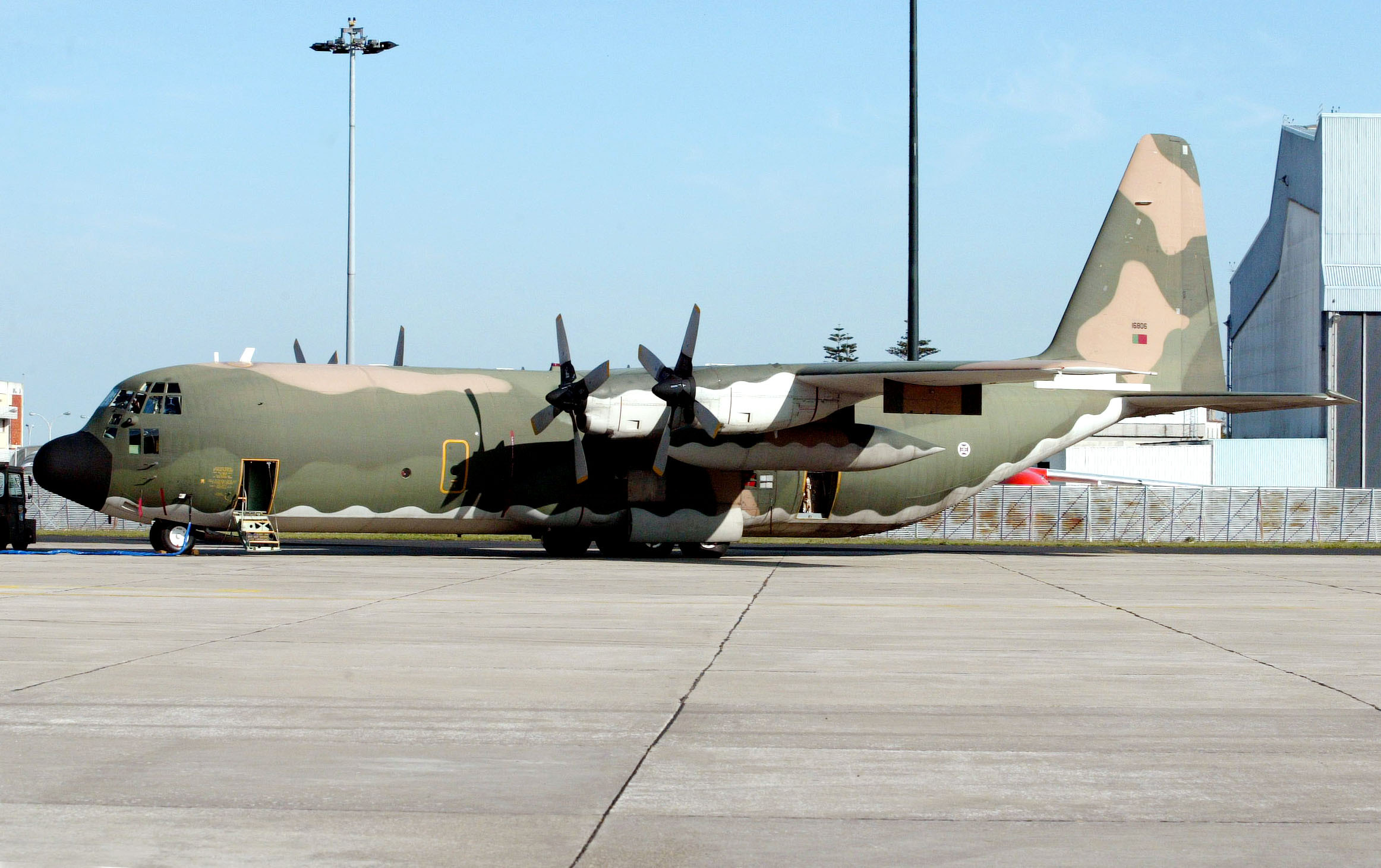 Governo anuncia compra de cinco aviões substitutos dos C-130 por 827 milhões de euros