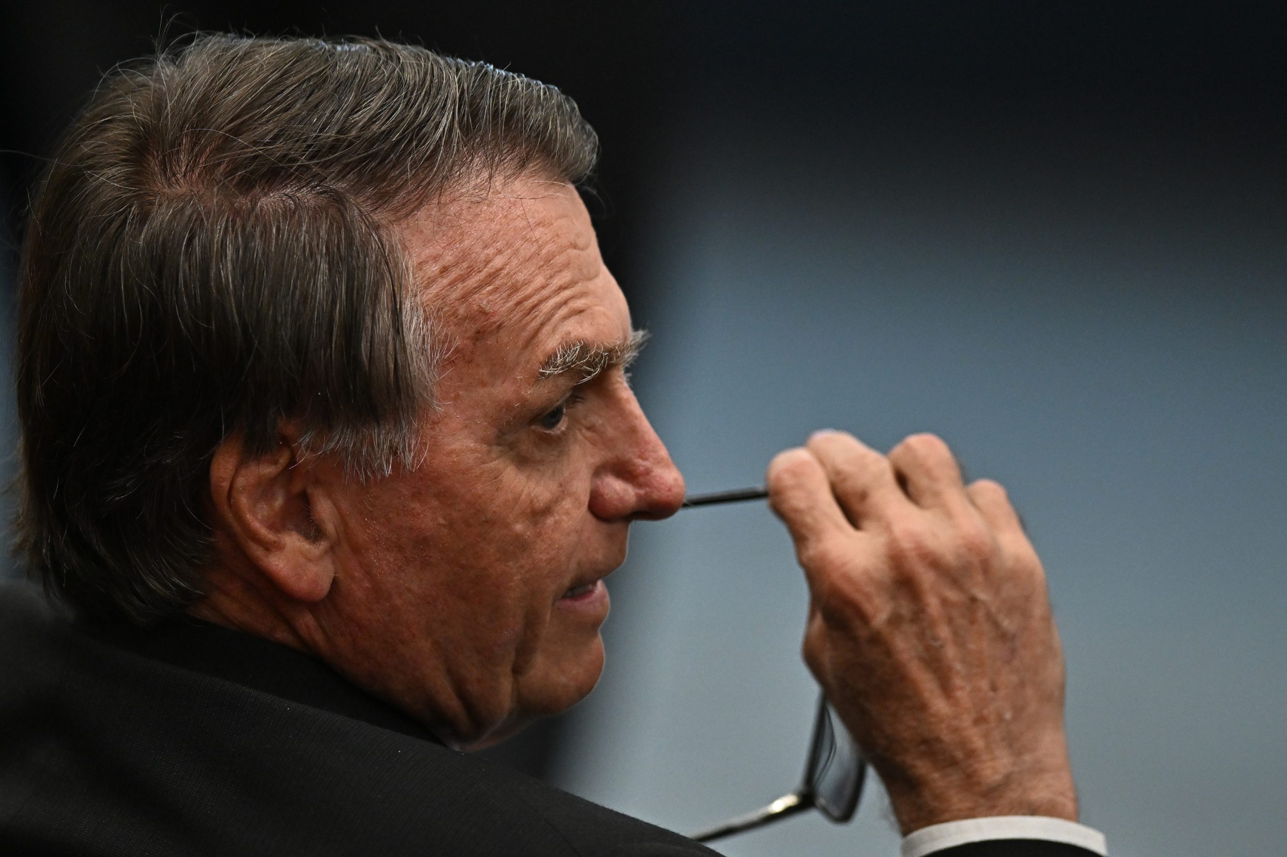 Bolsonaro alvo de operação da Polícia Federal. Ex-presidente brasileiro passa a usar pulseira eletrónica