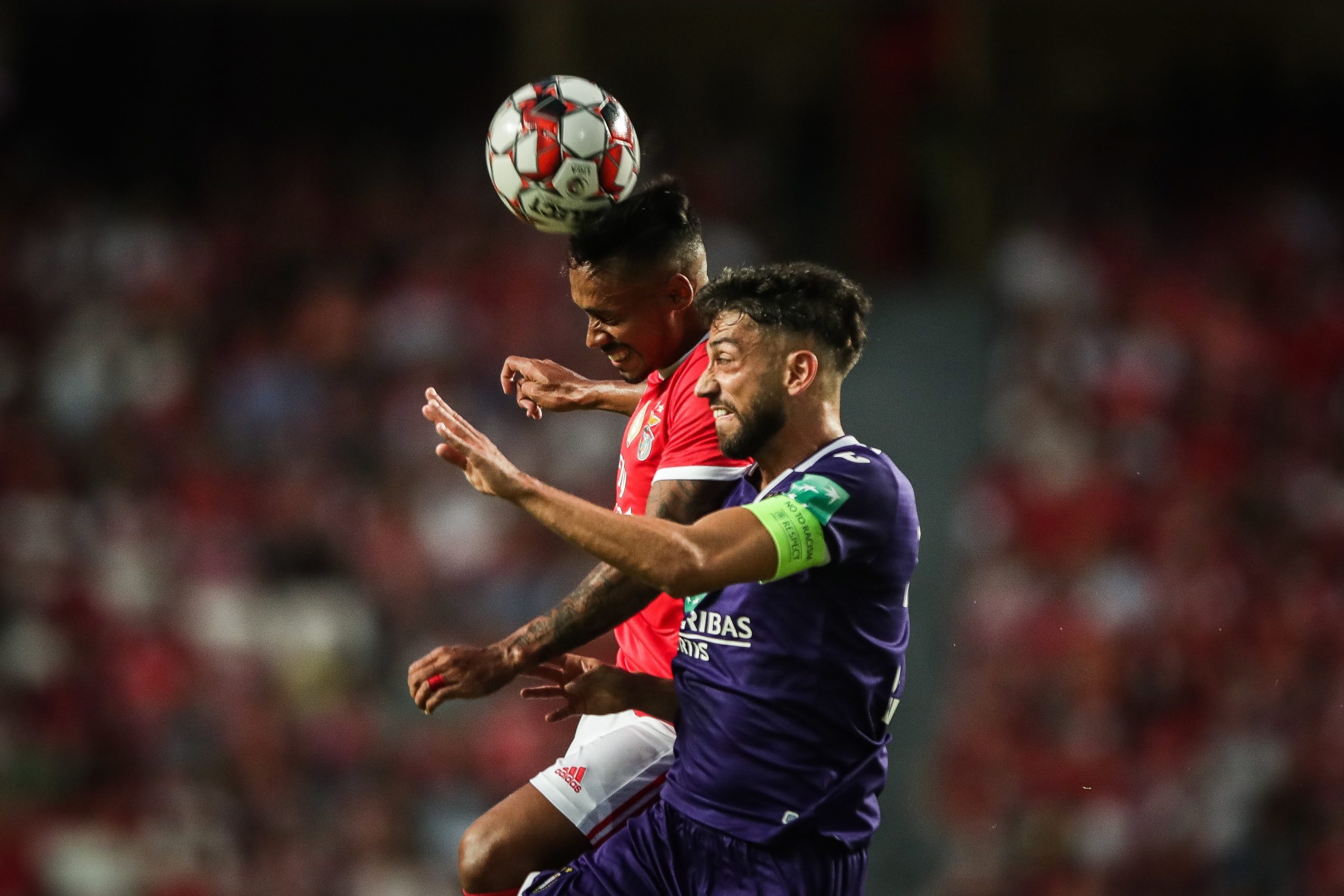 Caio Lucas e João Ferreira convocados no Benfica para receber Paços de Ferreira