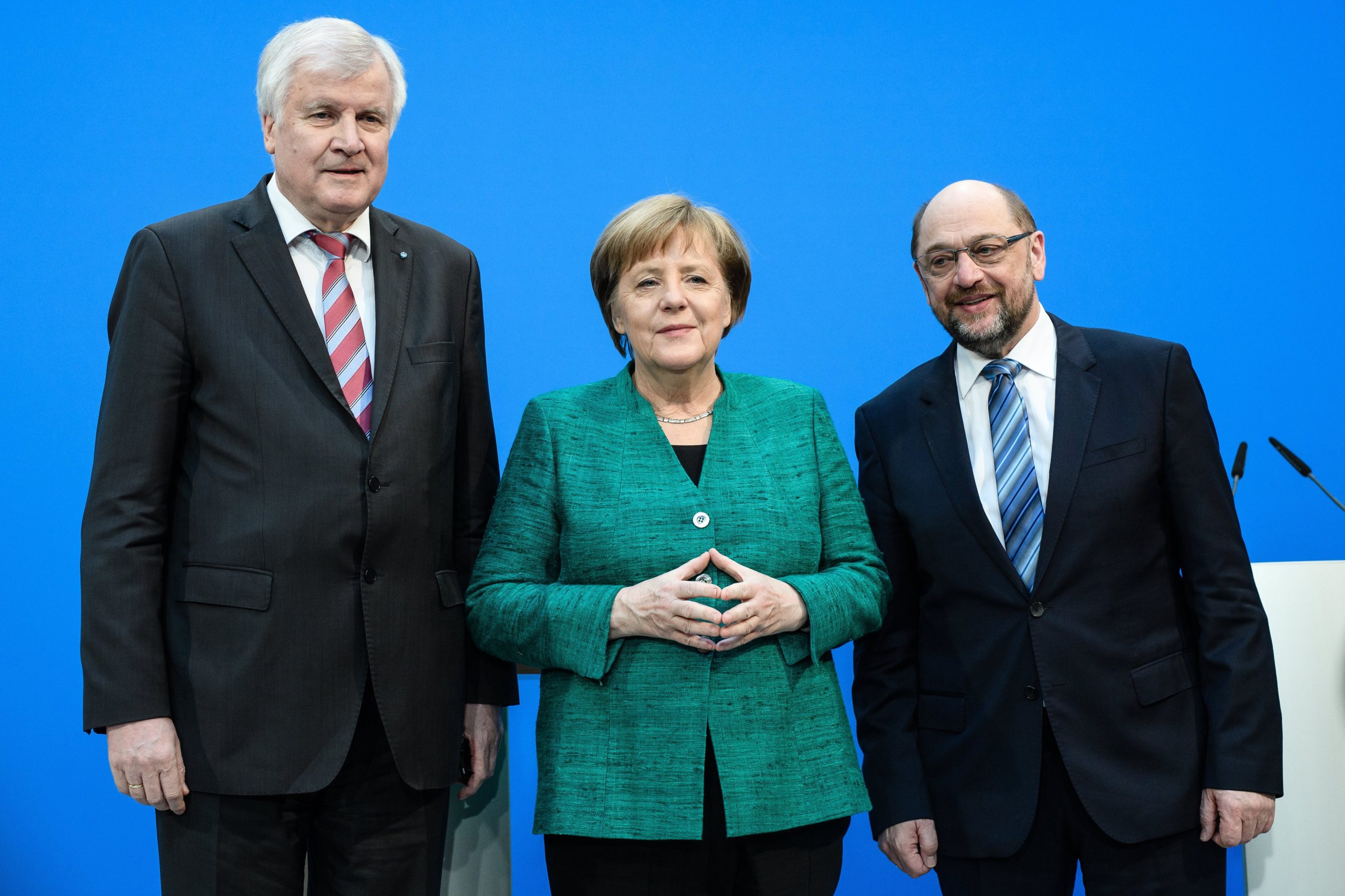 Apesar das críticas, Merkel quer cumprir mandato até ao fim