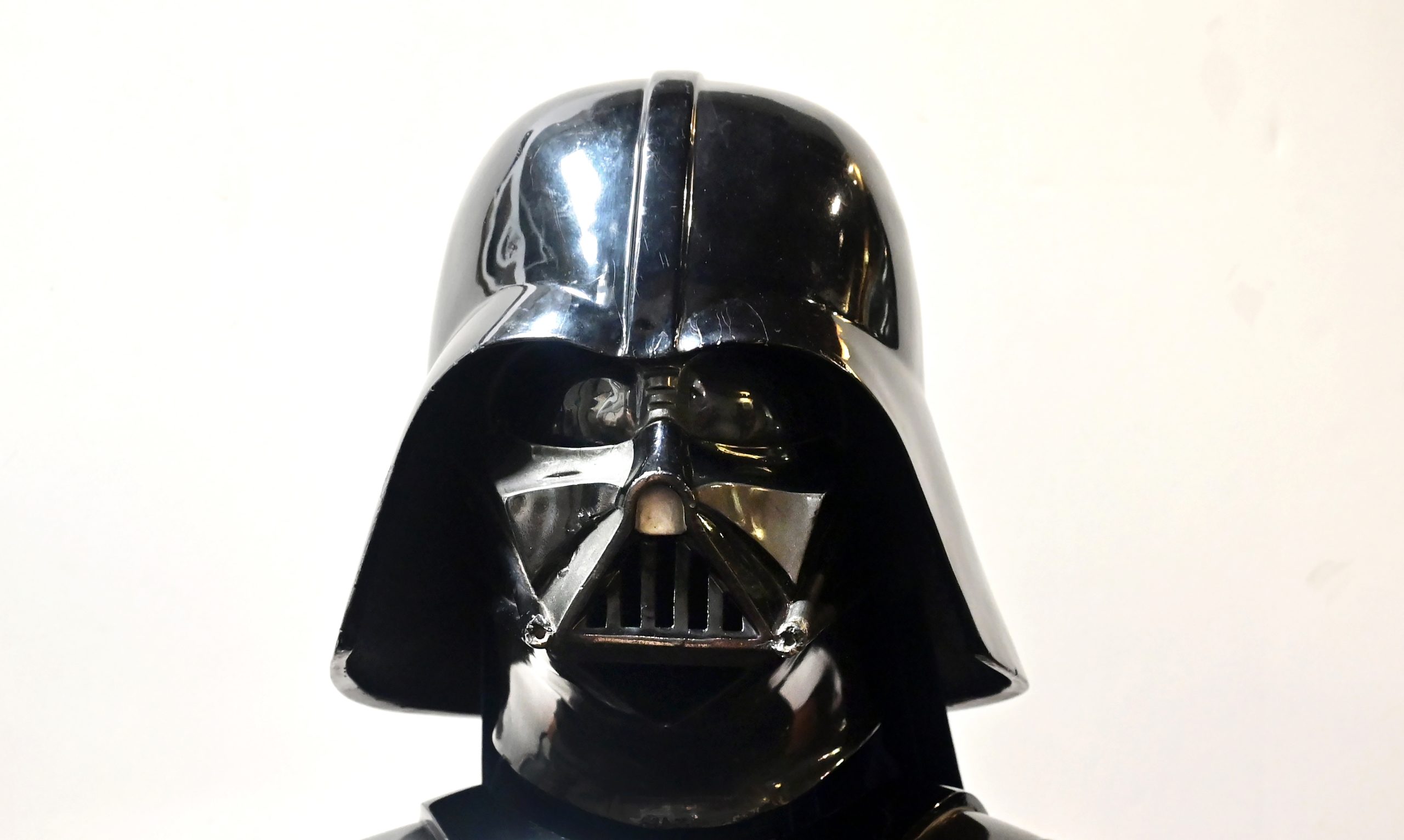 Capacete de Darth Vader e óculos de Harry Potter vão a leilão entre tesouros de Hollywood em setembro
