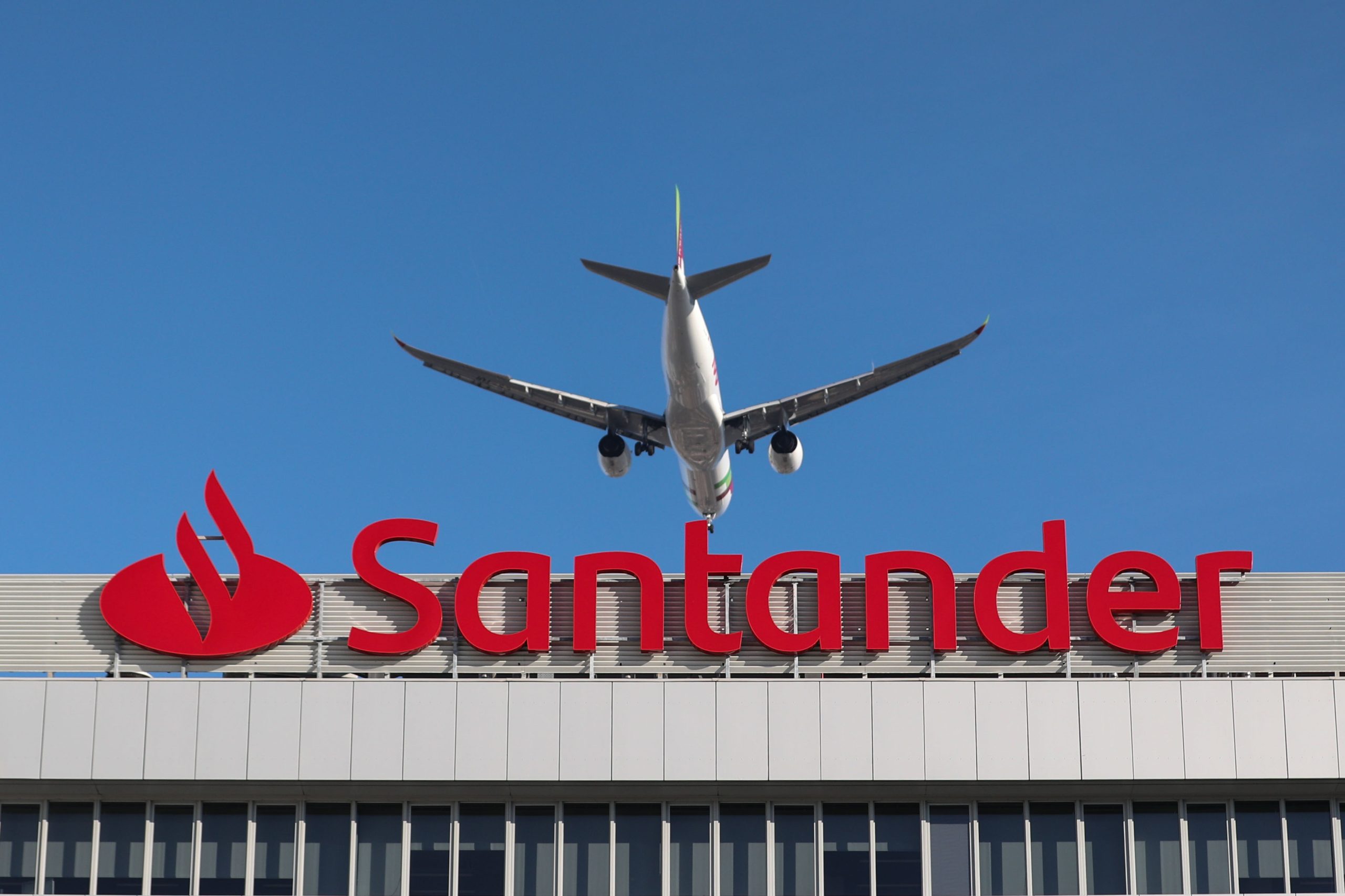 Banco Santander quer suprimir 4.000 postos de trabalho em Espanha