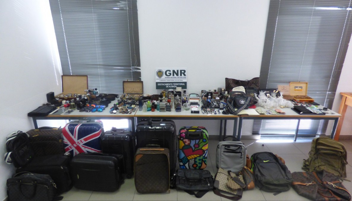 GNR apanha gang suspeito de “atacar” turistas em Almada
