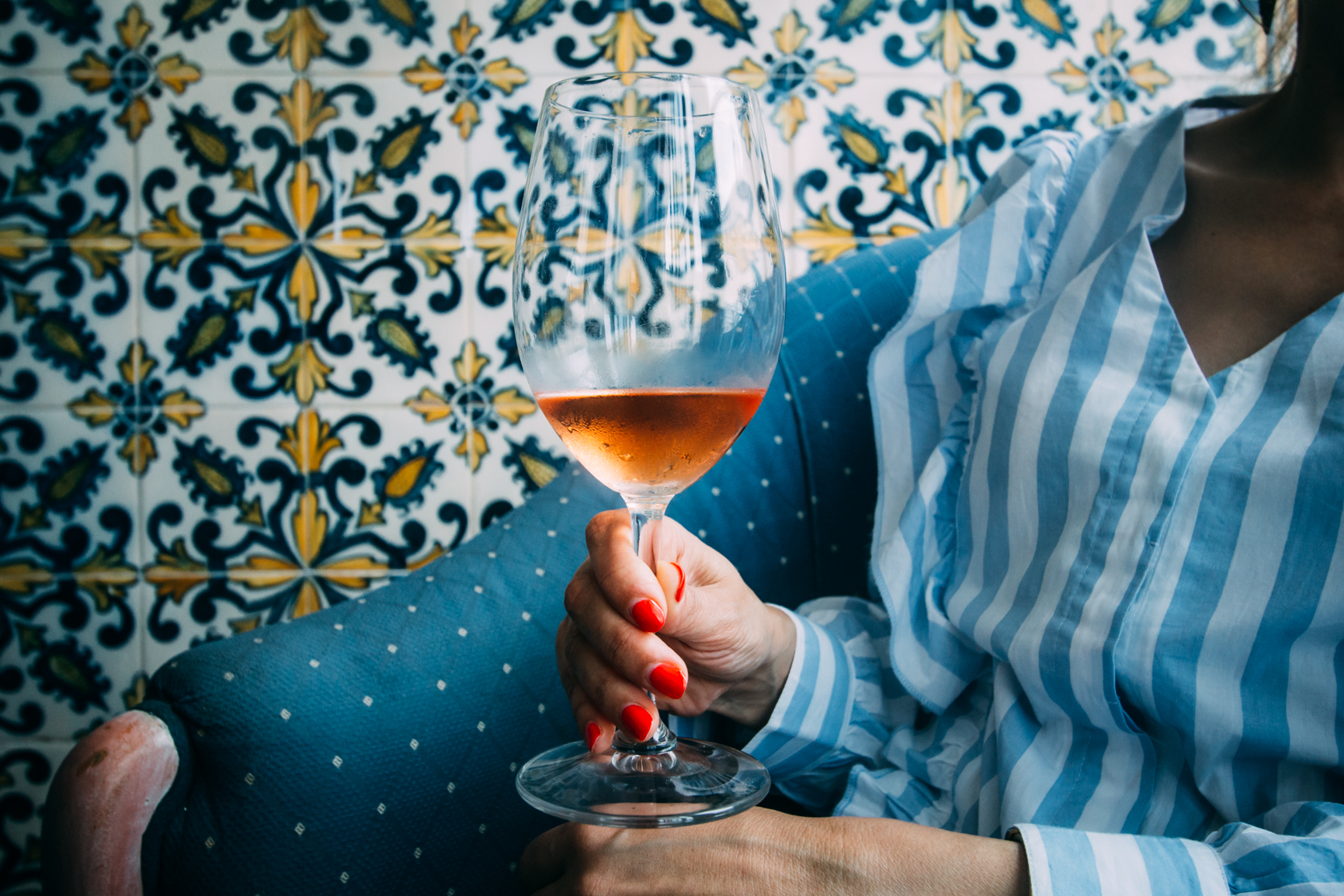 Aumenta consumo de álcool e canábis por mulheres e idosos em Portugal